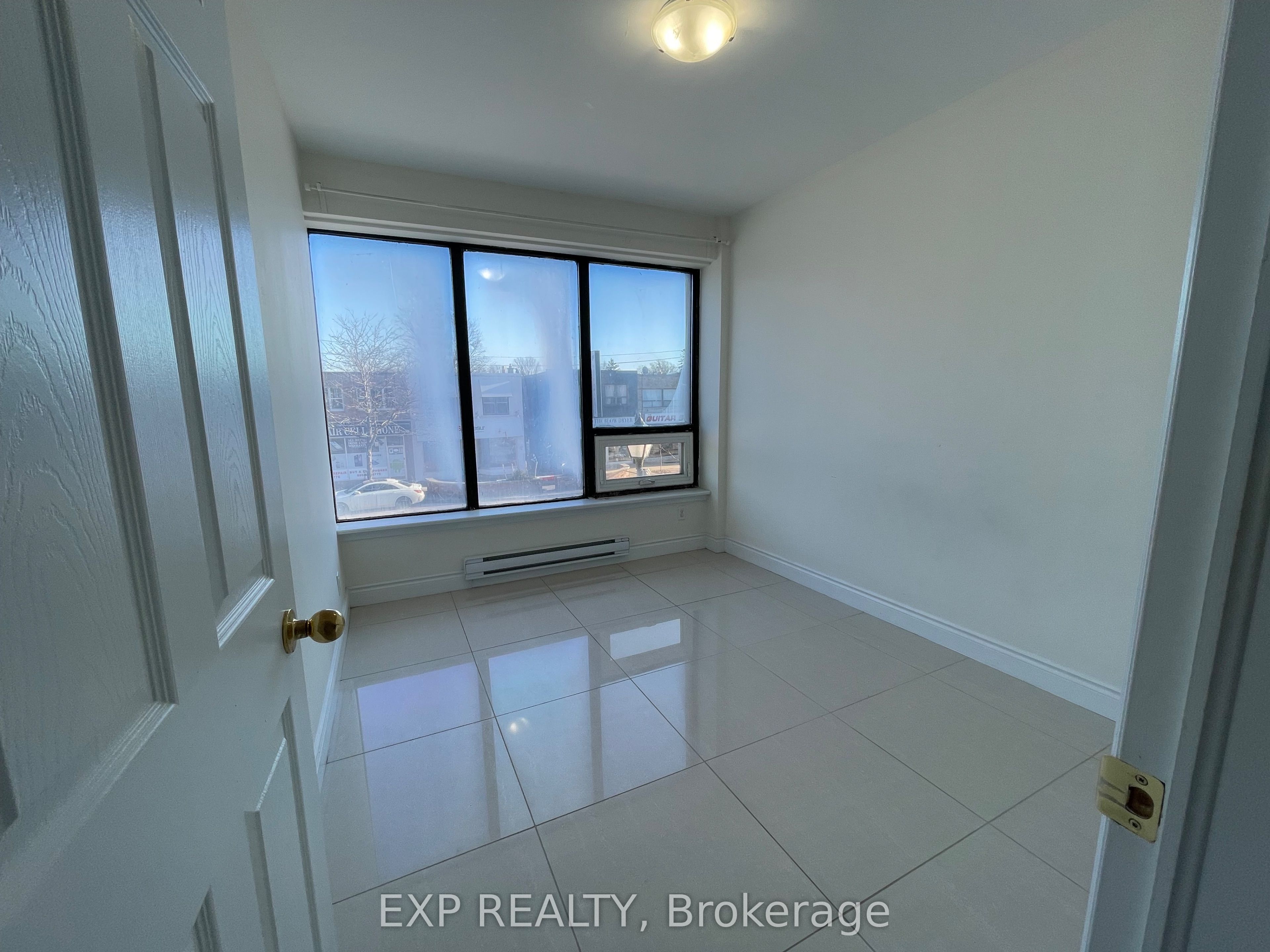 258 Lakeshore Road E 202 Property Photo 7