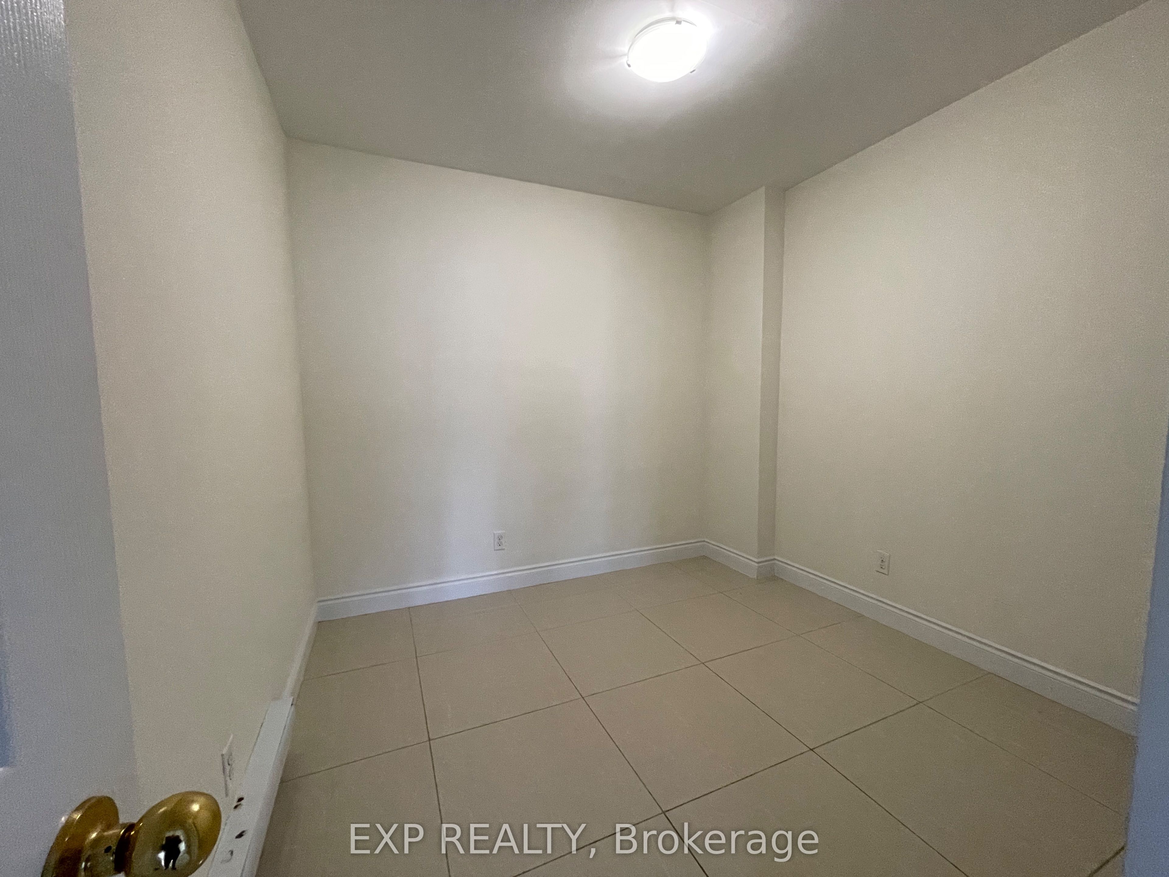 258 Lakeshore Road E 202 Property Photo 10