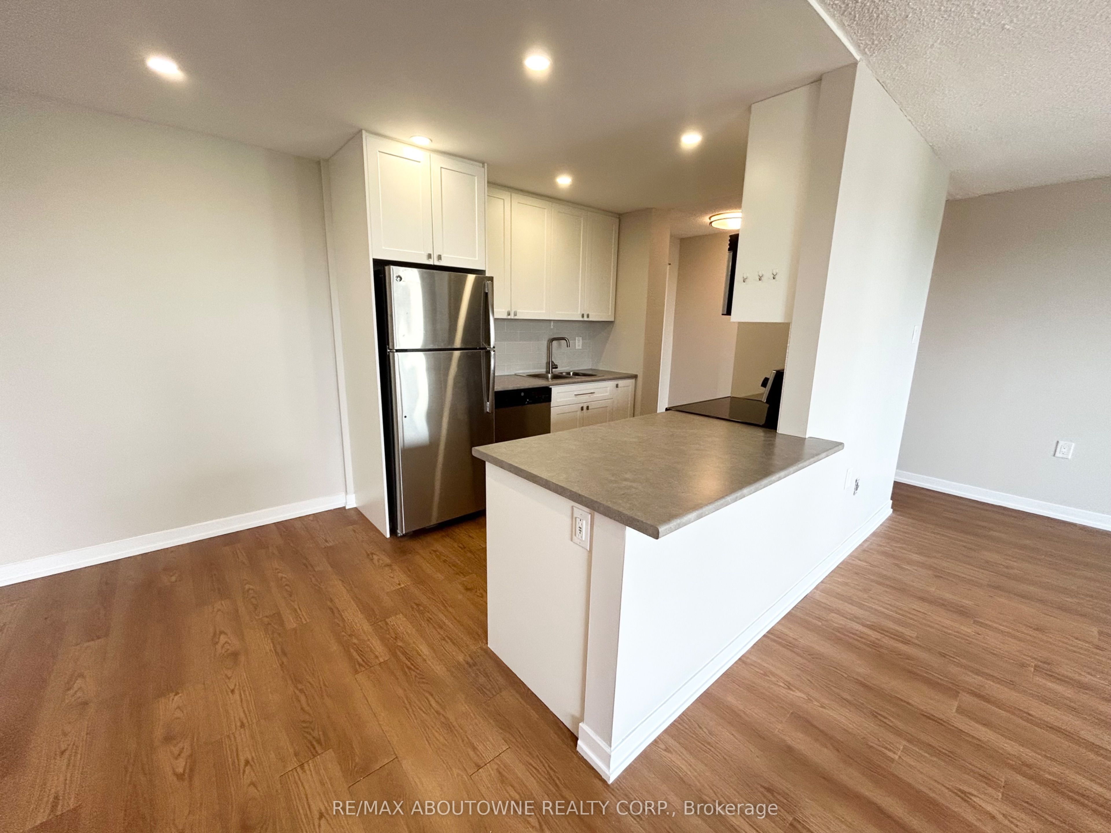 82 Millside Drive 904 Property Photo 3