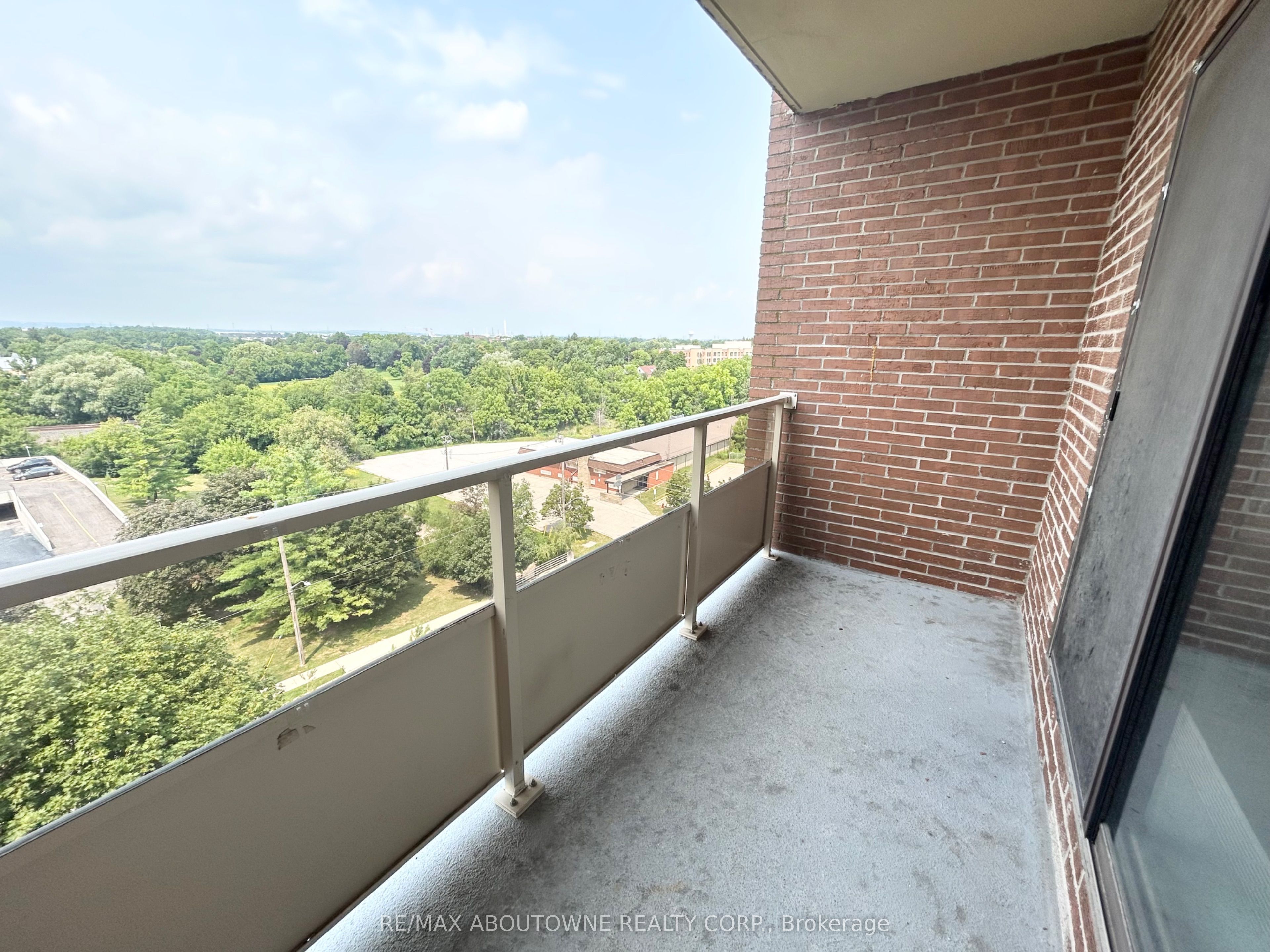 82 Millside Drive 904 Property Photo 17