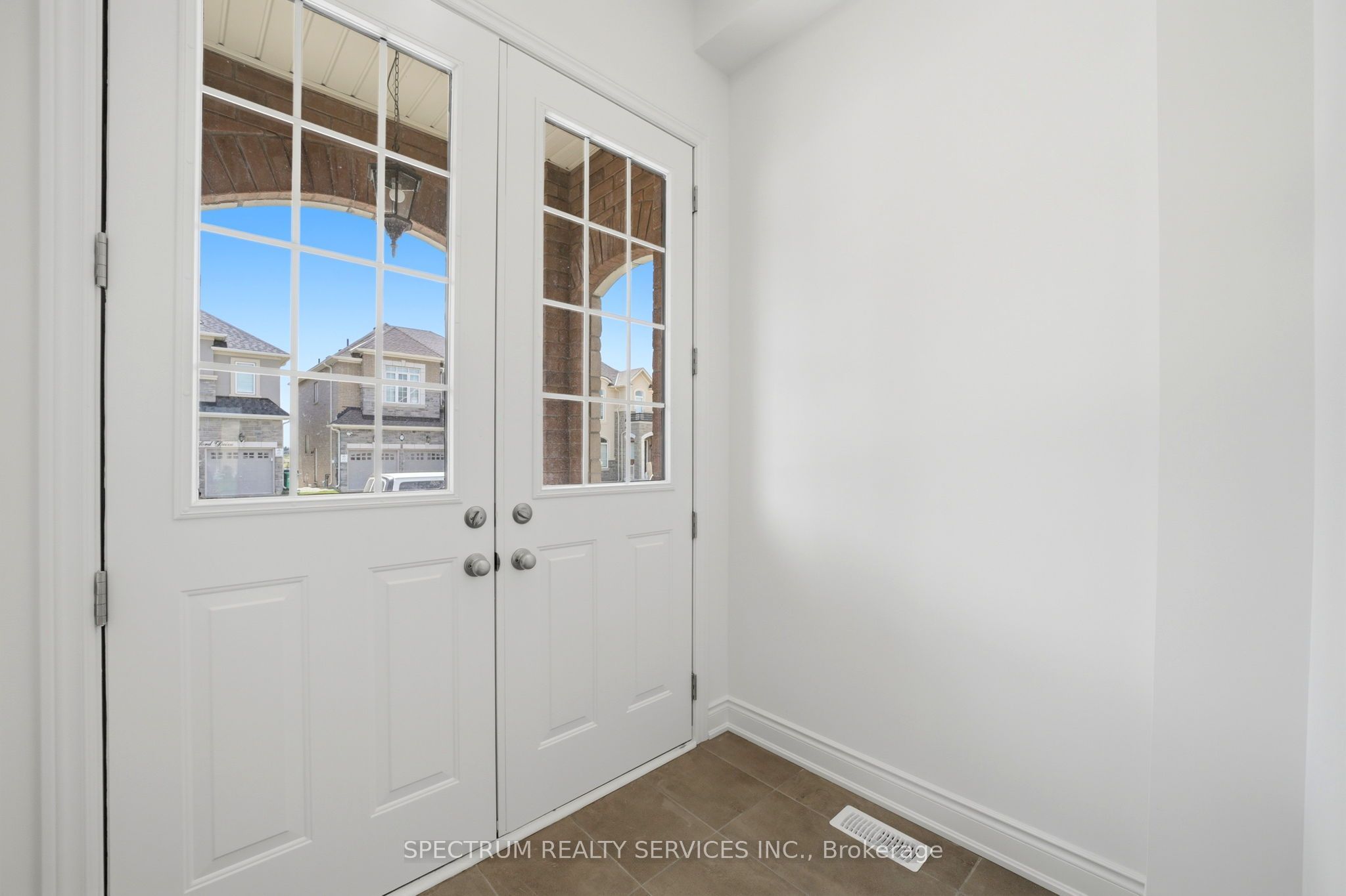 70 Stratford Drive Property Photo 4
