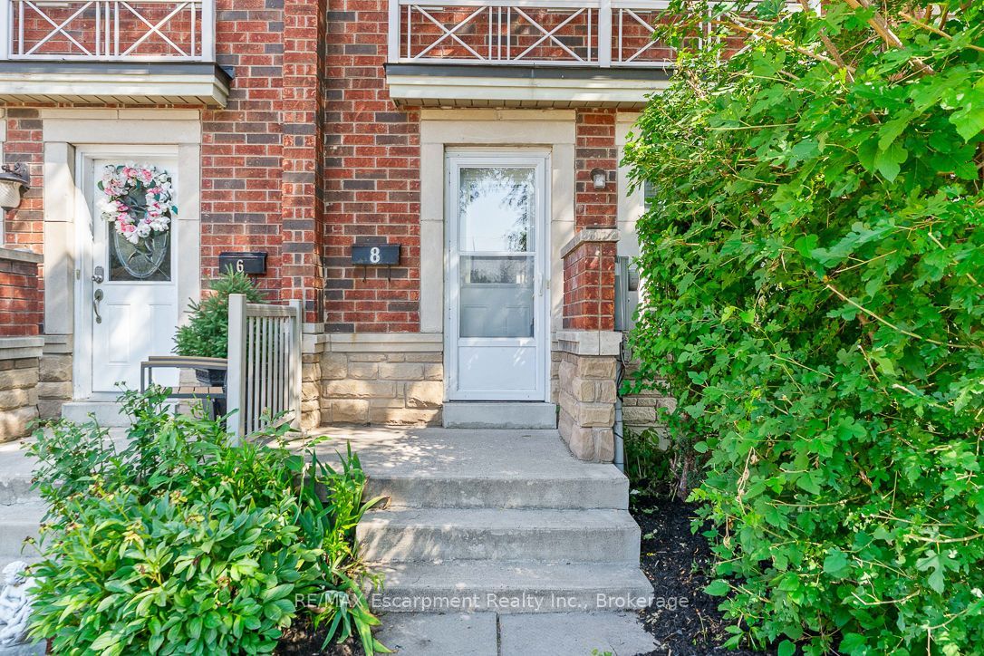 8 Jim Baird Mews Property Photo 3