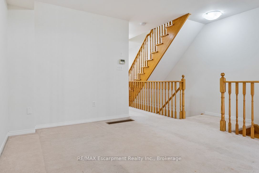 8 Jim Baird Mews Property Photo 25