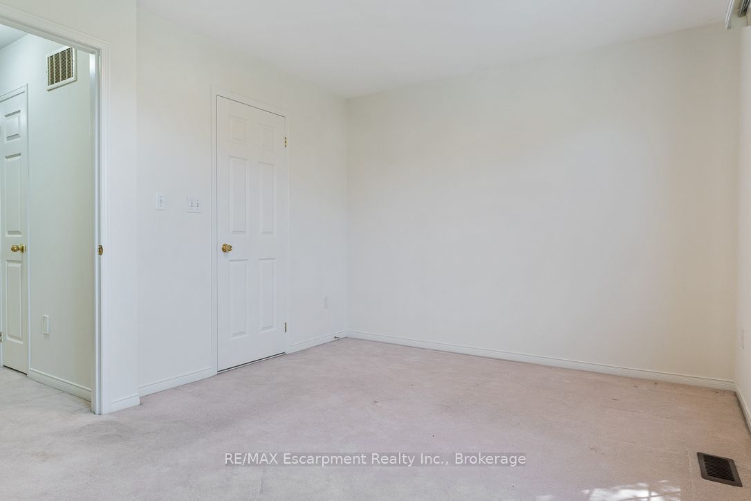 8 Jim Baird Mews Property Photo 35