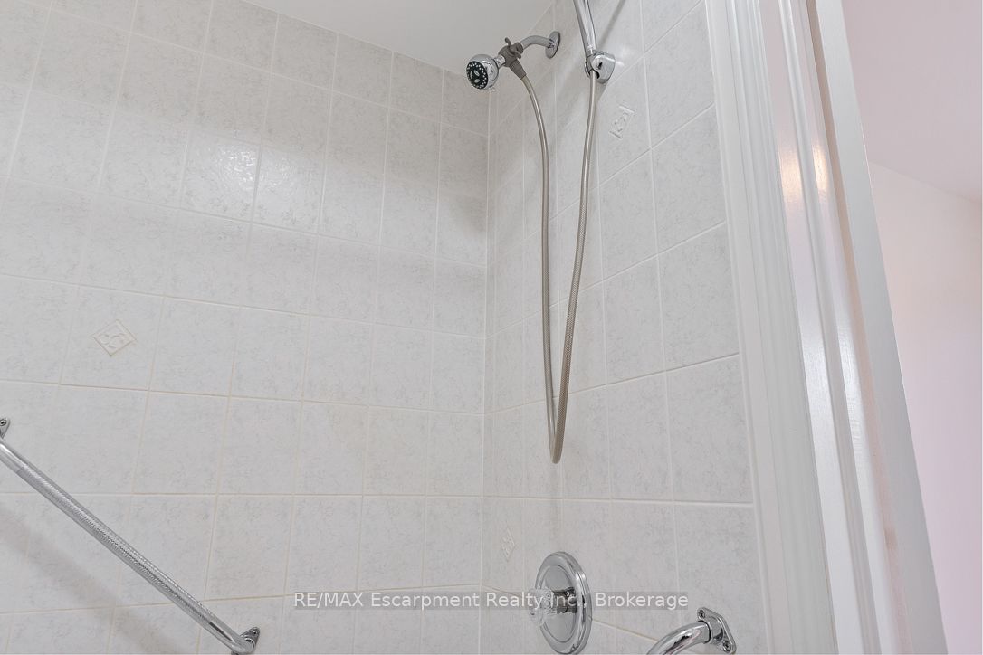 8 Jim Baird Mews Property Photo 39