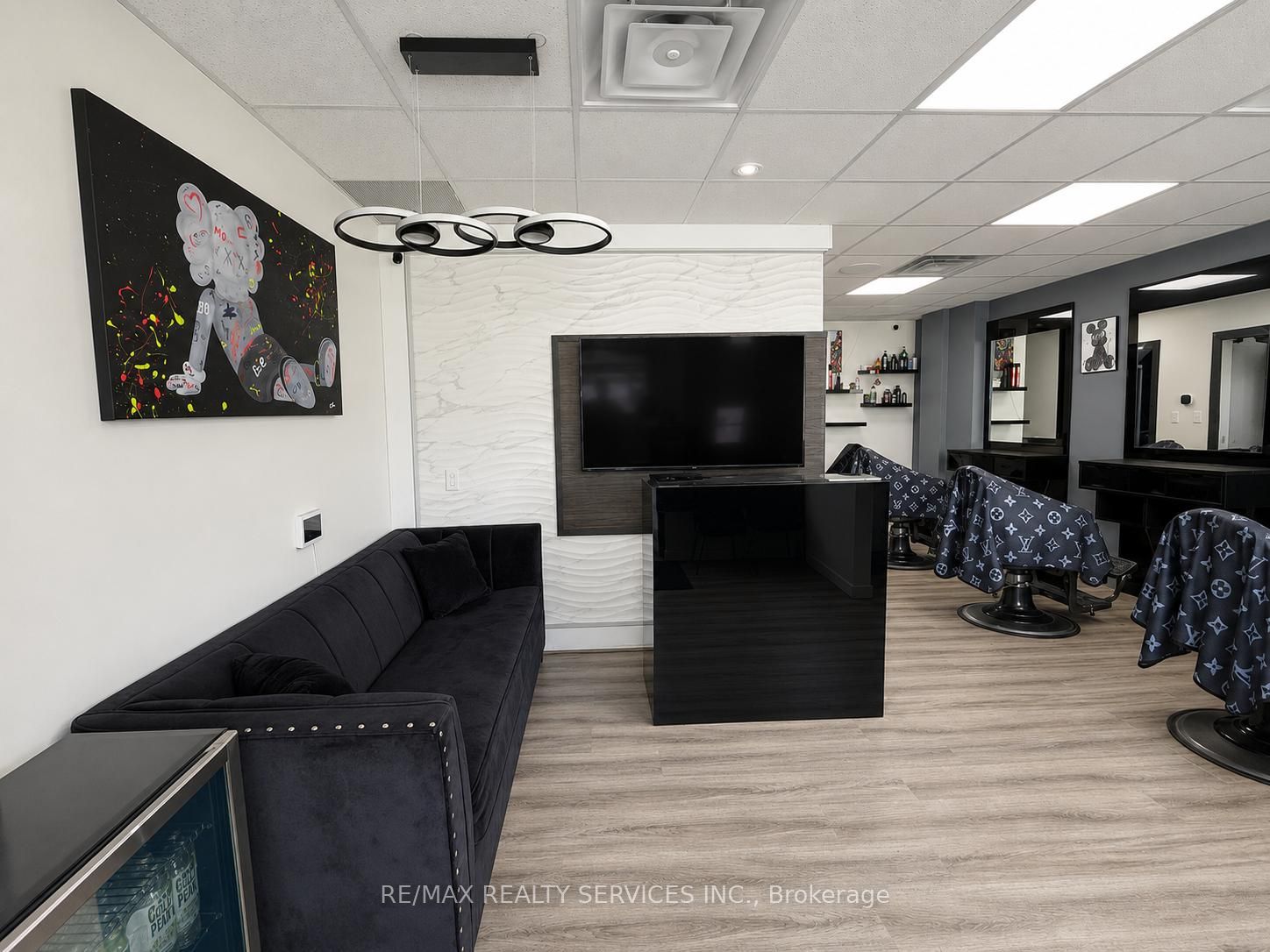 112 Burnhamthorpe Road E Property Photo 2