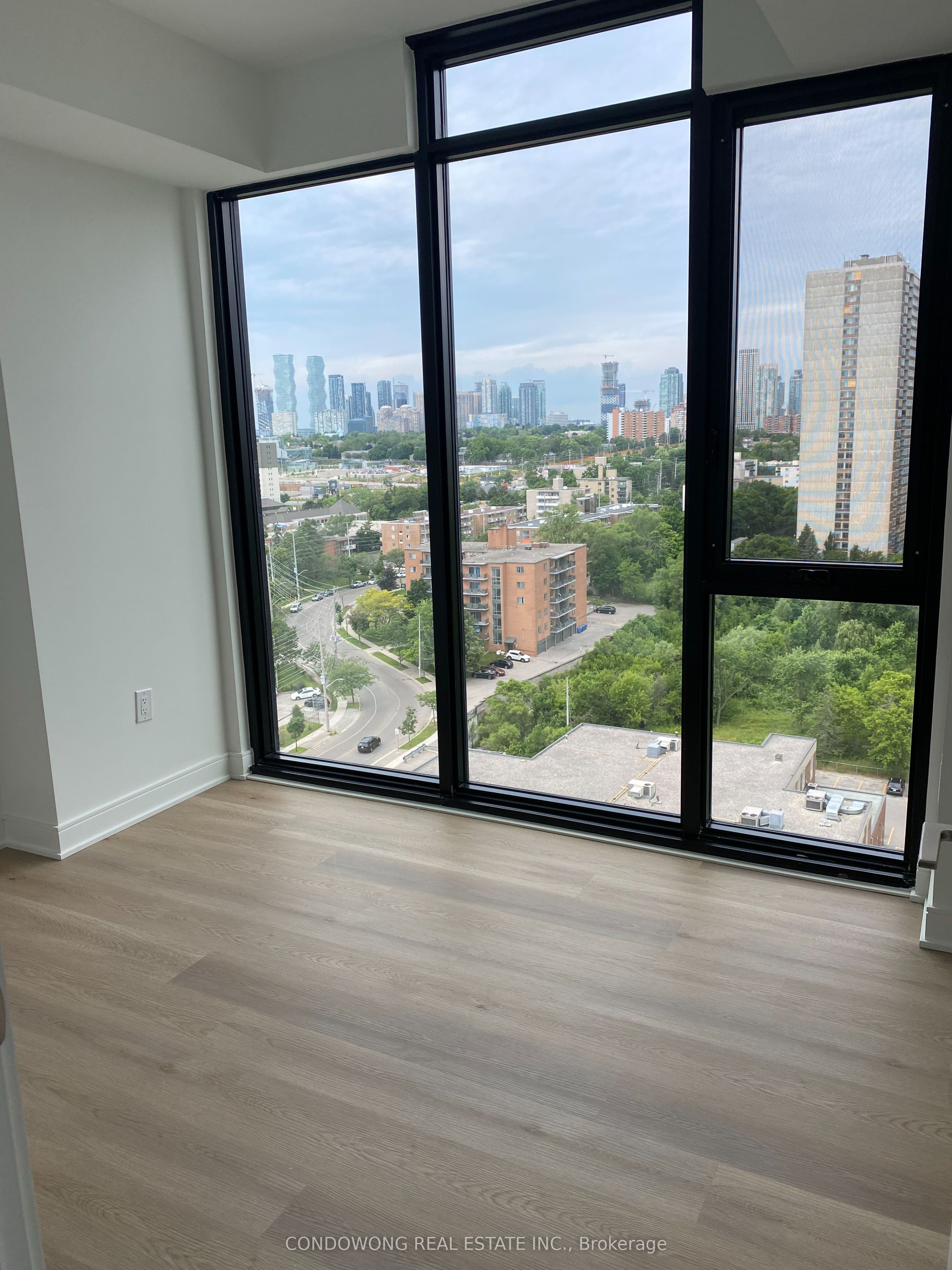 86 Dundas Street E 1404 Property Photo 3