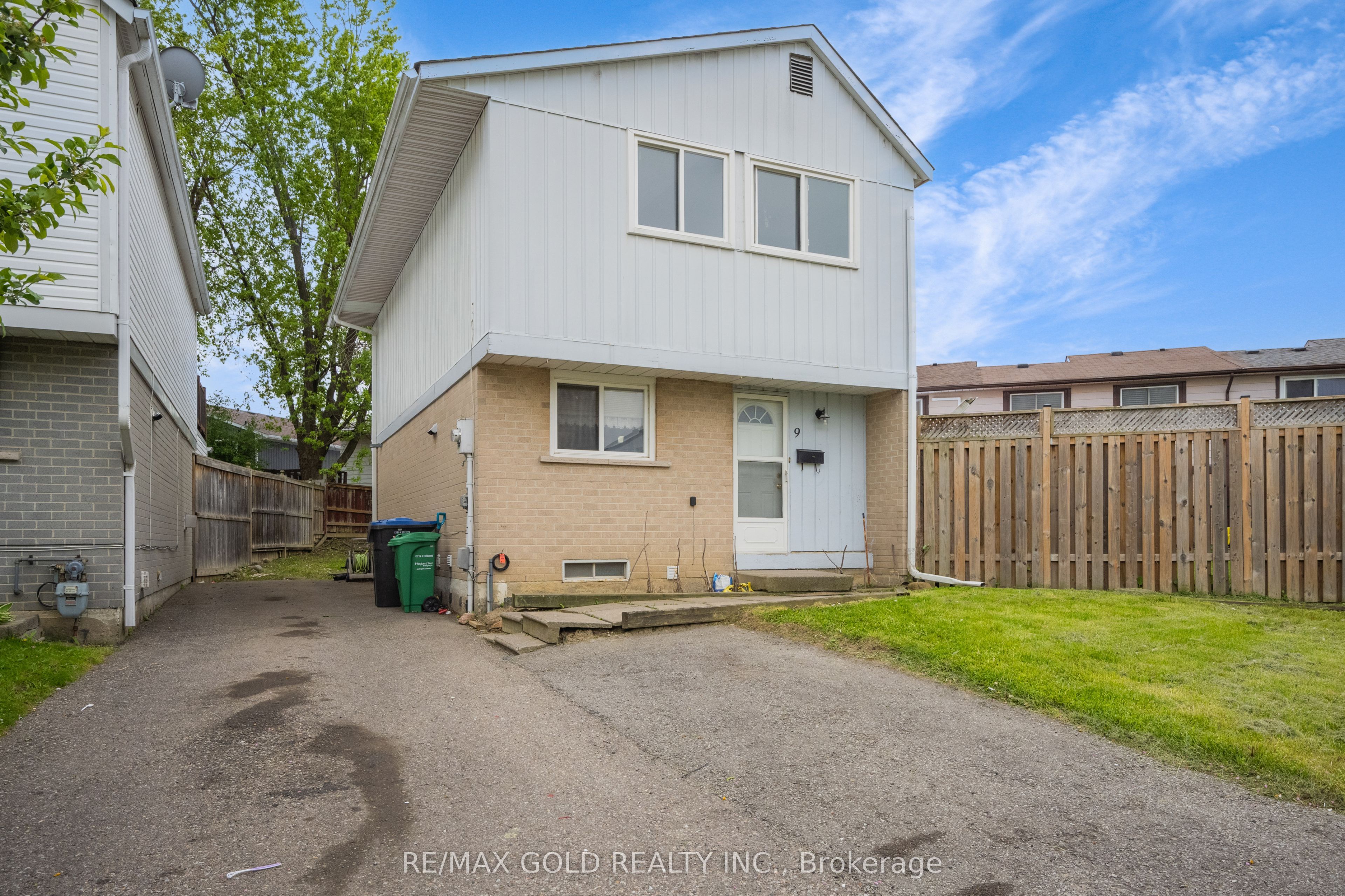 9 Havenbrook Court Property Photo 2