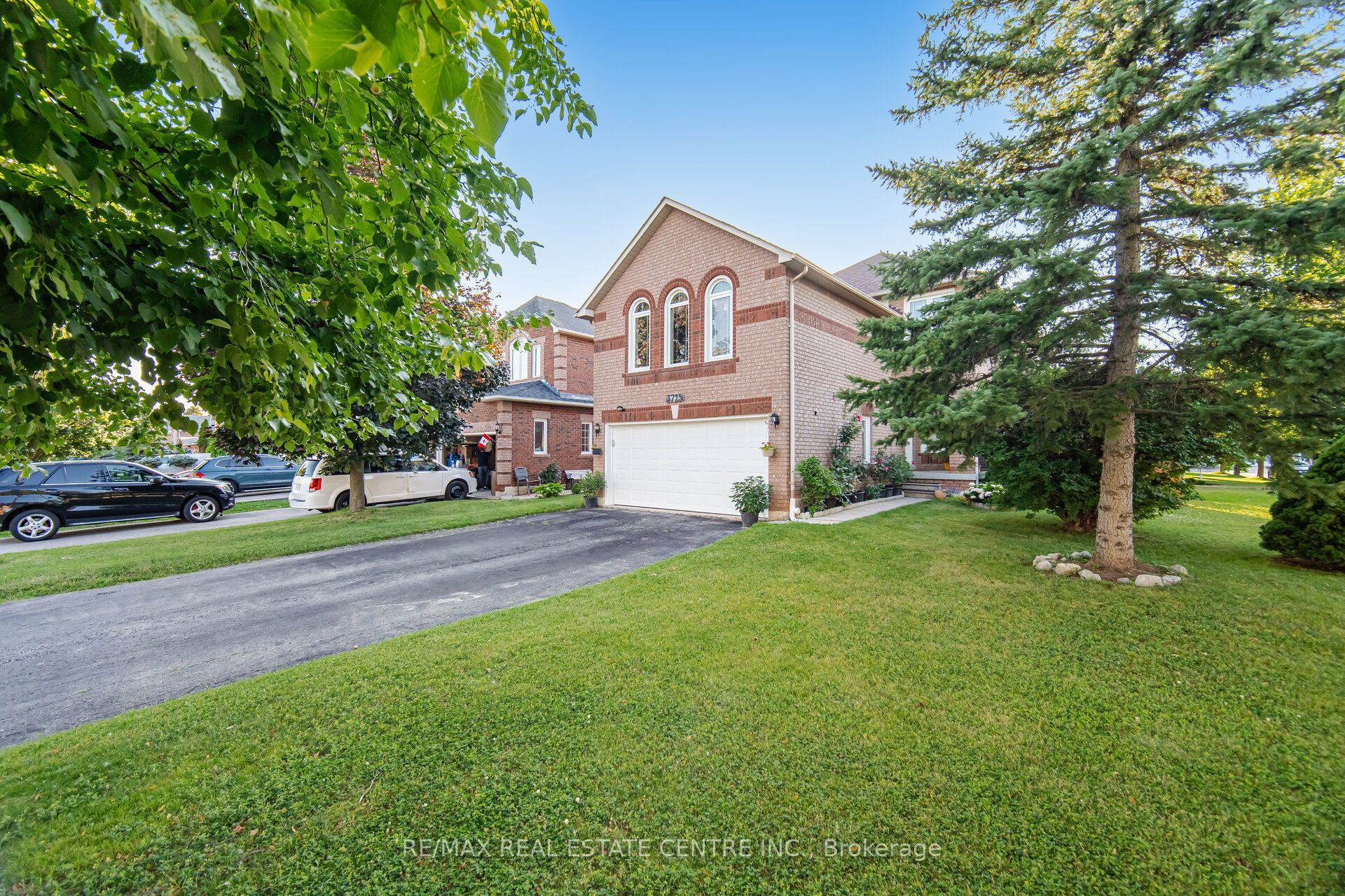 3725 Althorpe Circle N Property Photo 1