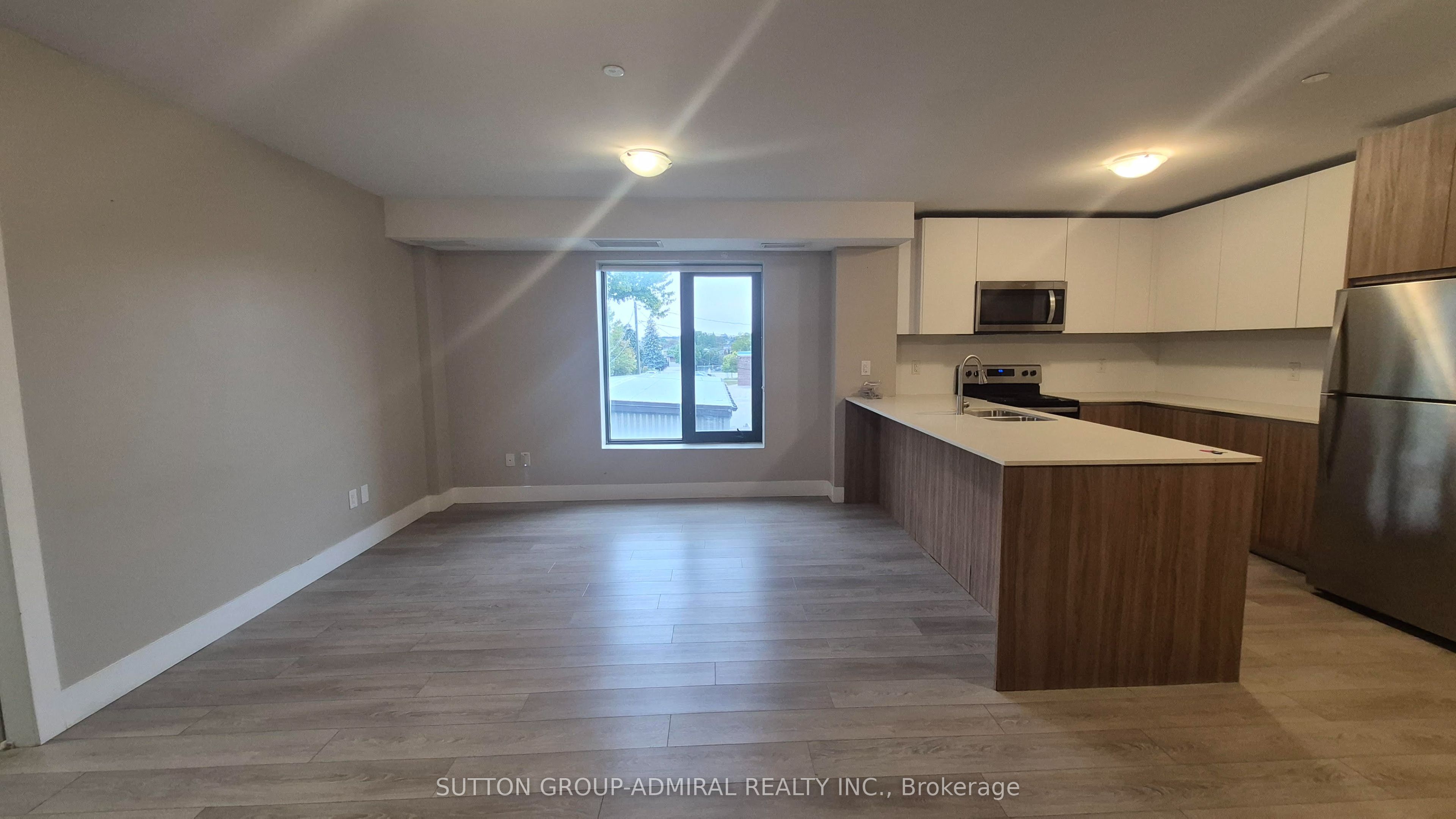 293 Viewmount Avenue 202 Property Photo 2