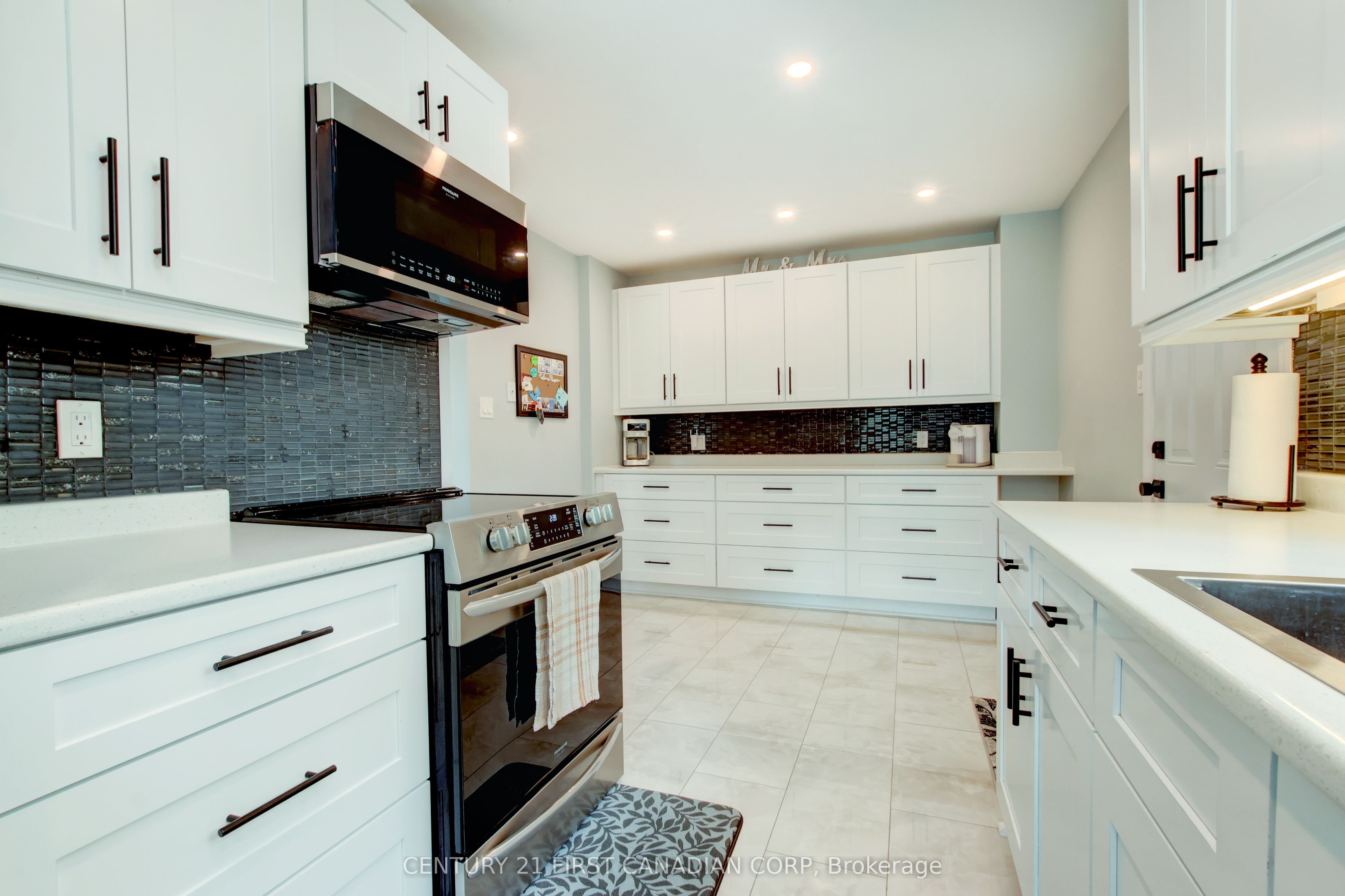79 Newbridge Crescent Property Photo 12