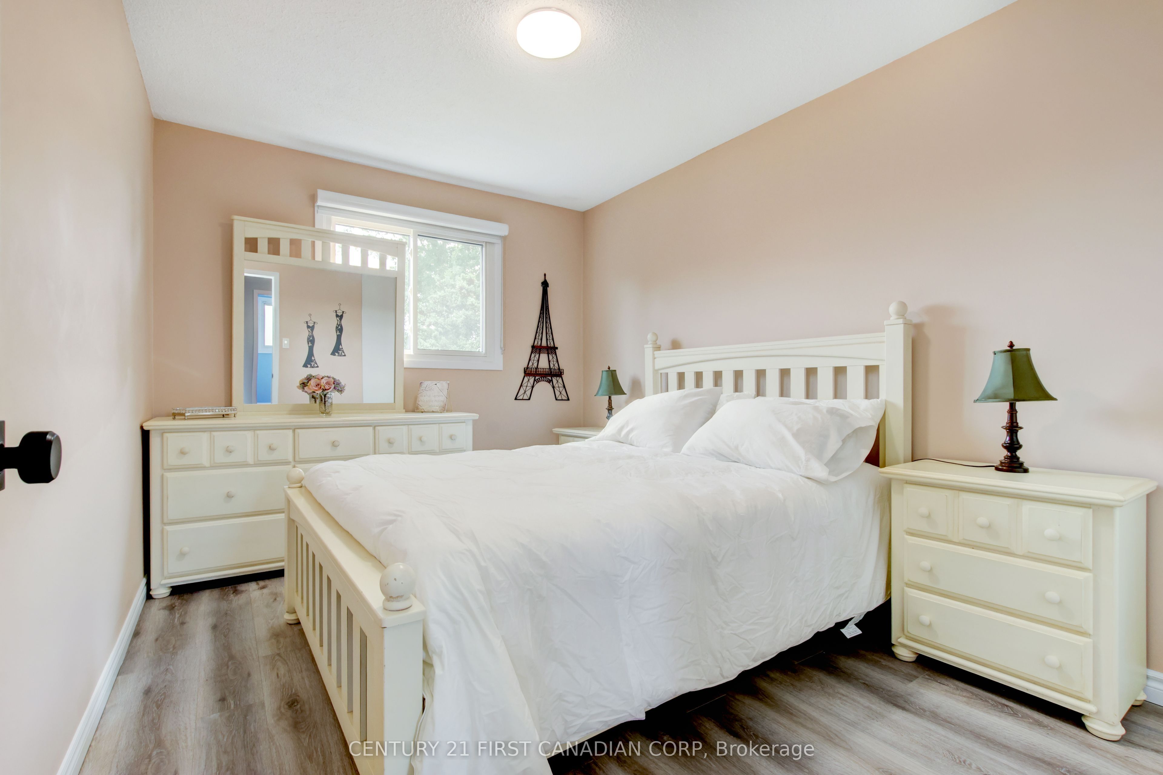 79 Newbridge Crescent Property Photo 22