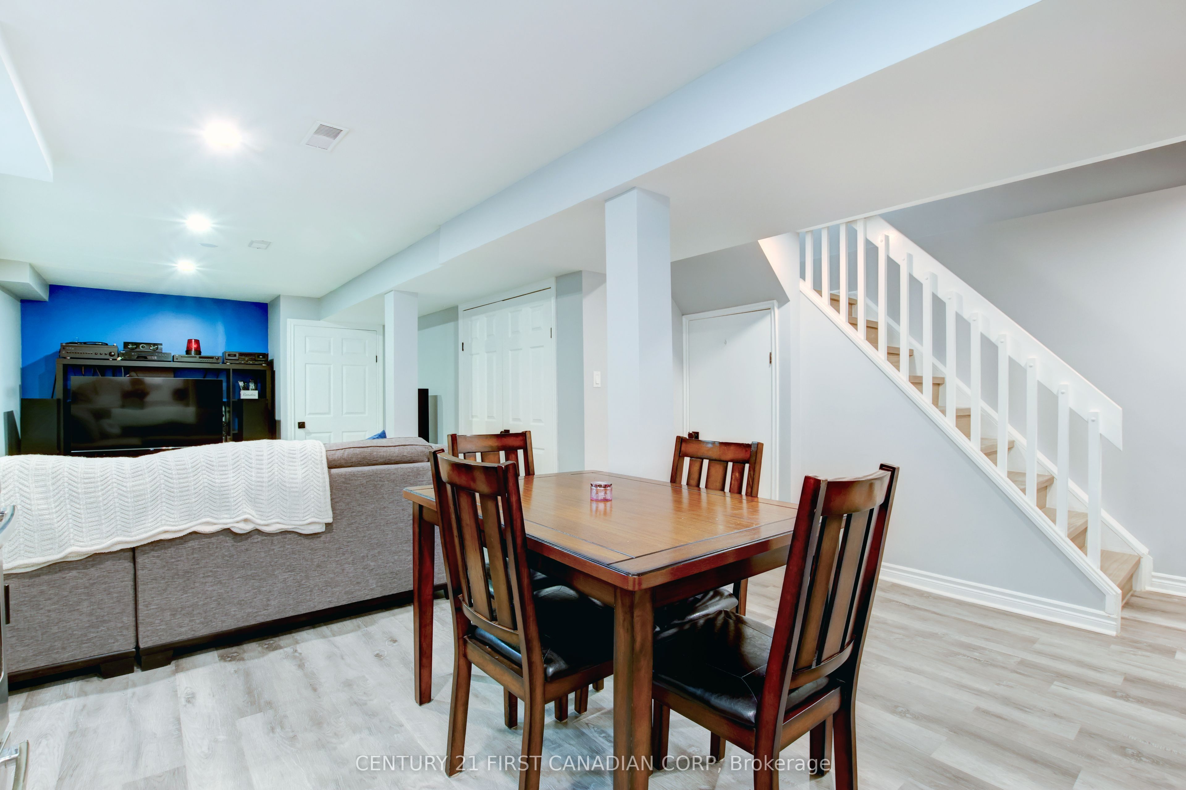 79 Newbridge Crescent Property Photo 33