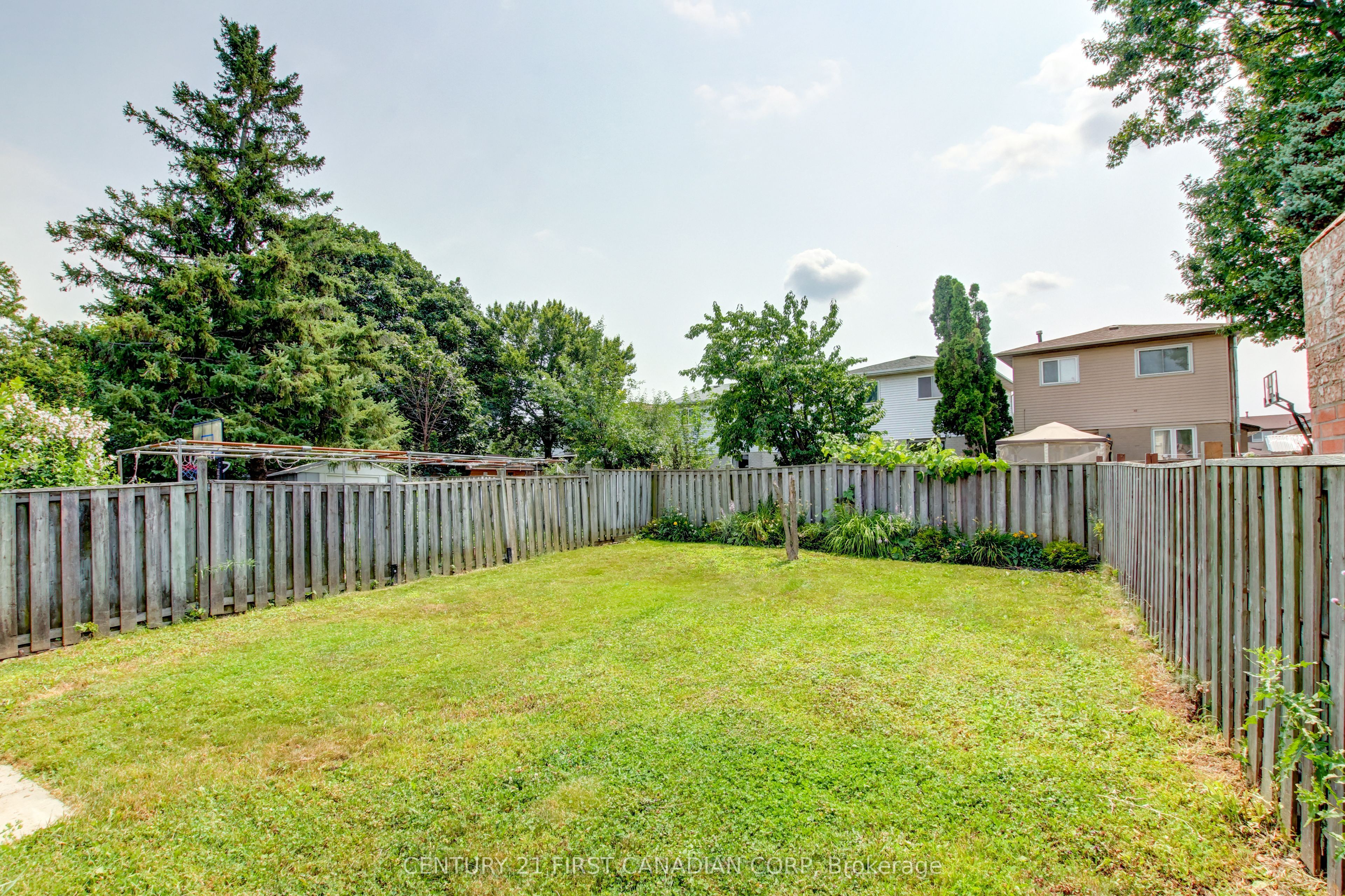 79 Newbridge Crescent Property Photo 39