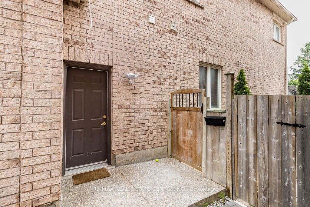 20 Laurentide Crescent Bsmt Property Photo 2