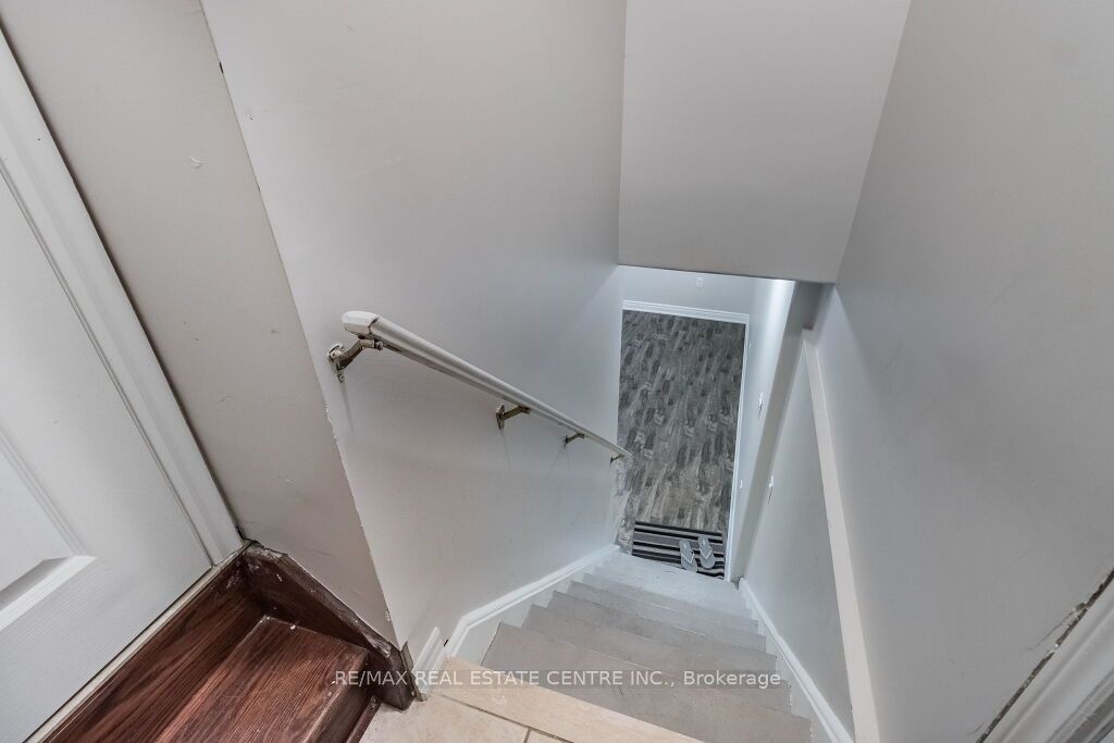 20 Laurentide Crescent Bsmt Property Photo 3