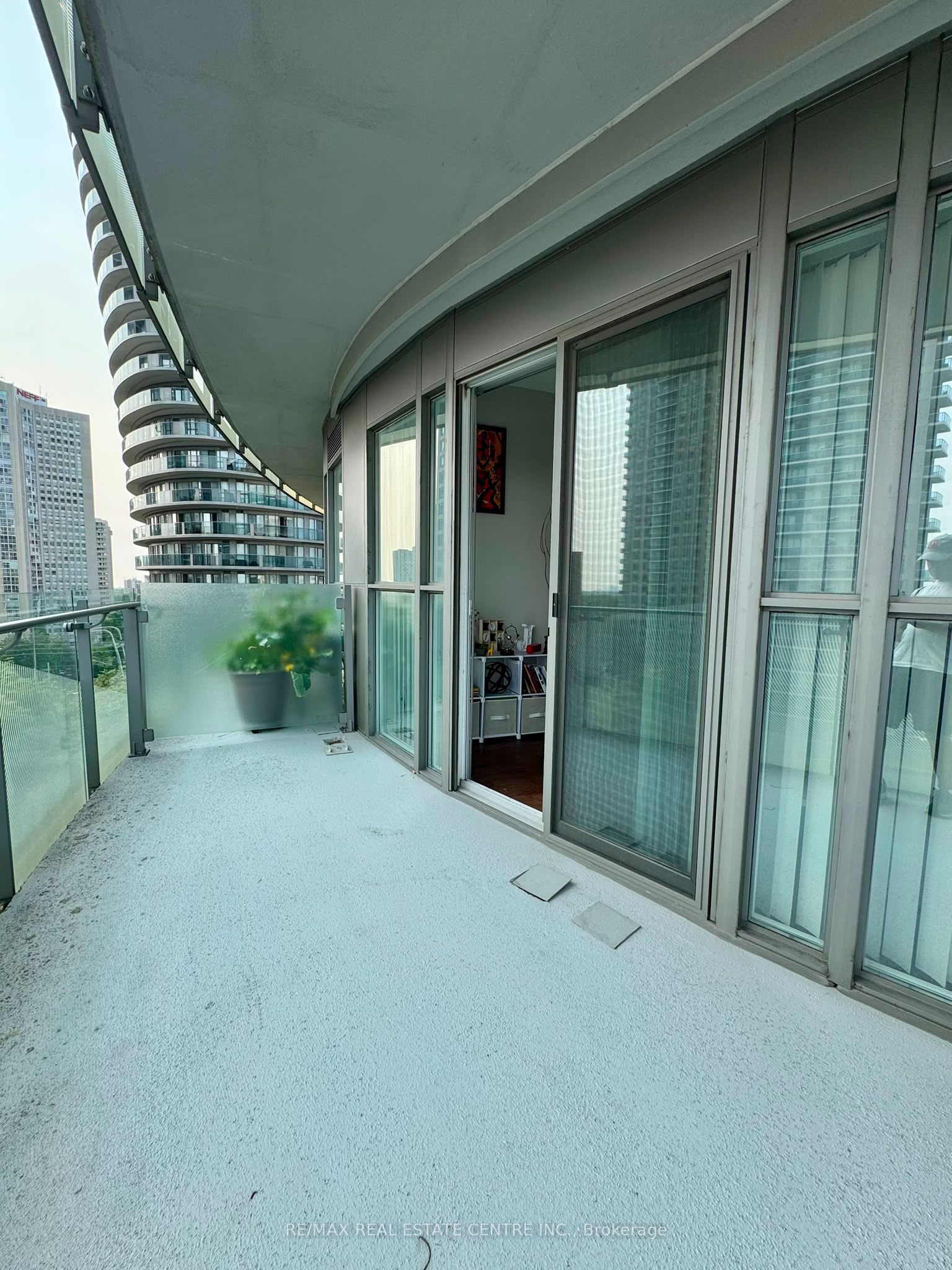 50 Absolute Avenue 802 Property Photo 16