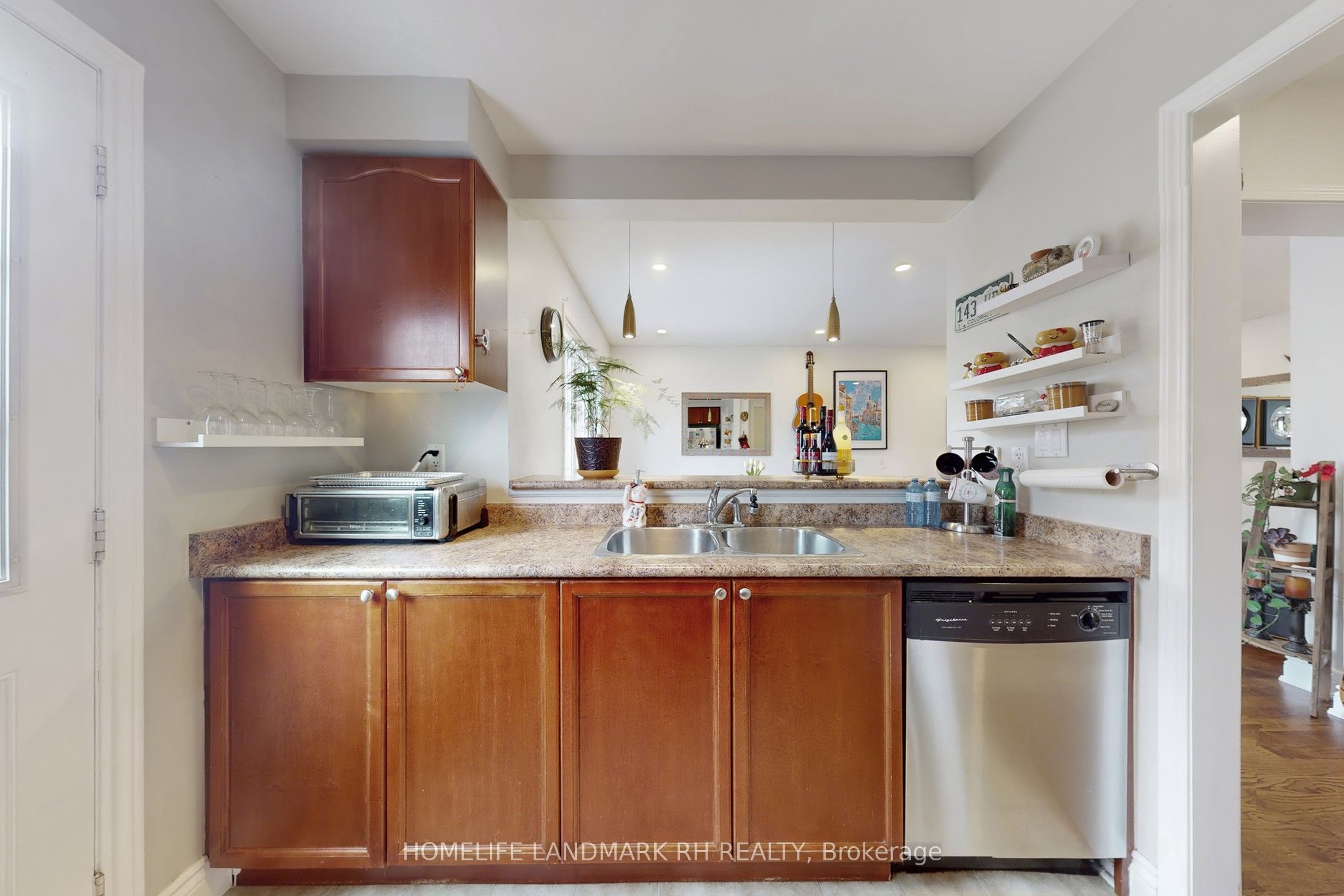 3060 Dewridge Avenue Property Photo 6