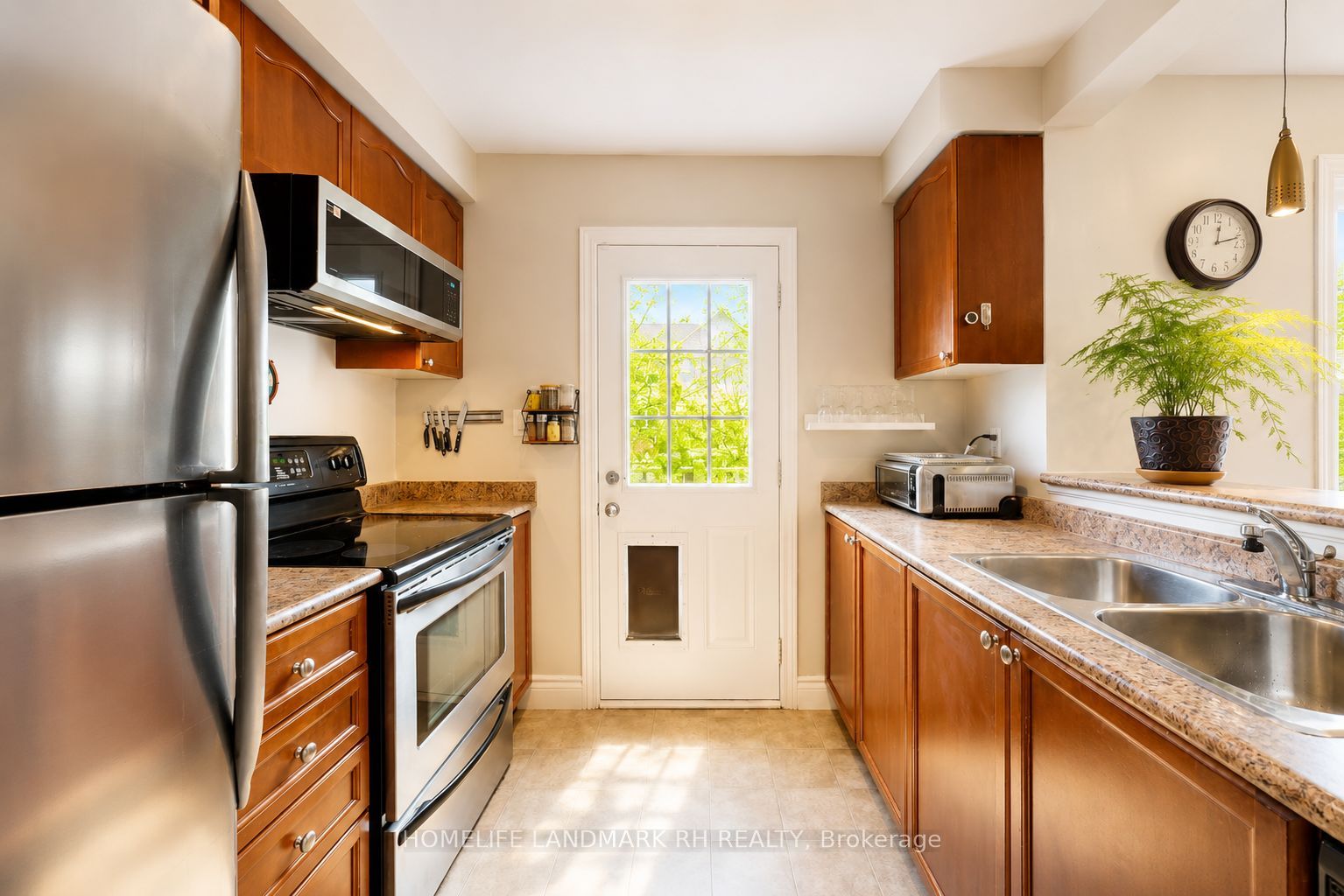 3060 Dewridge Avenue Property Photo 9