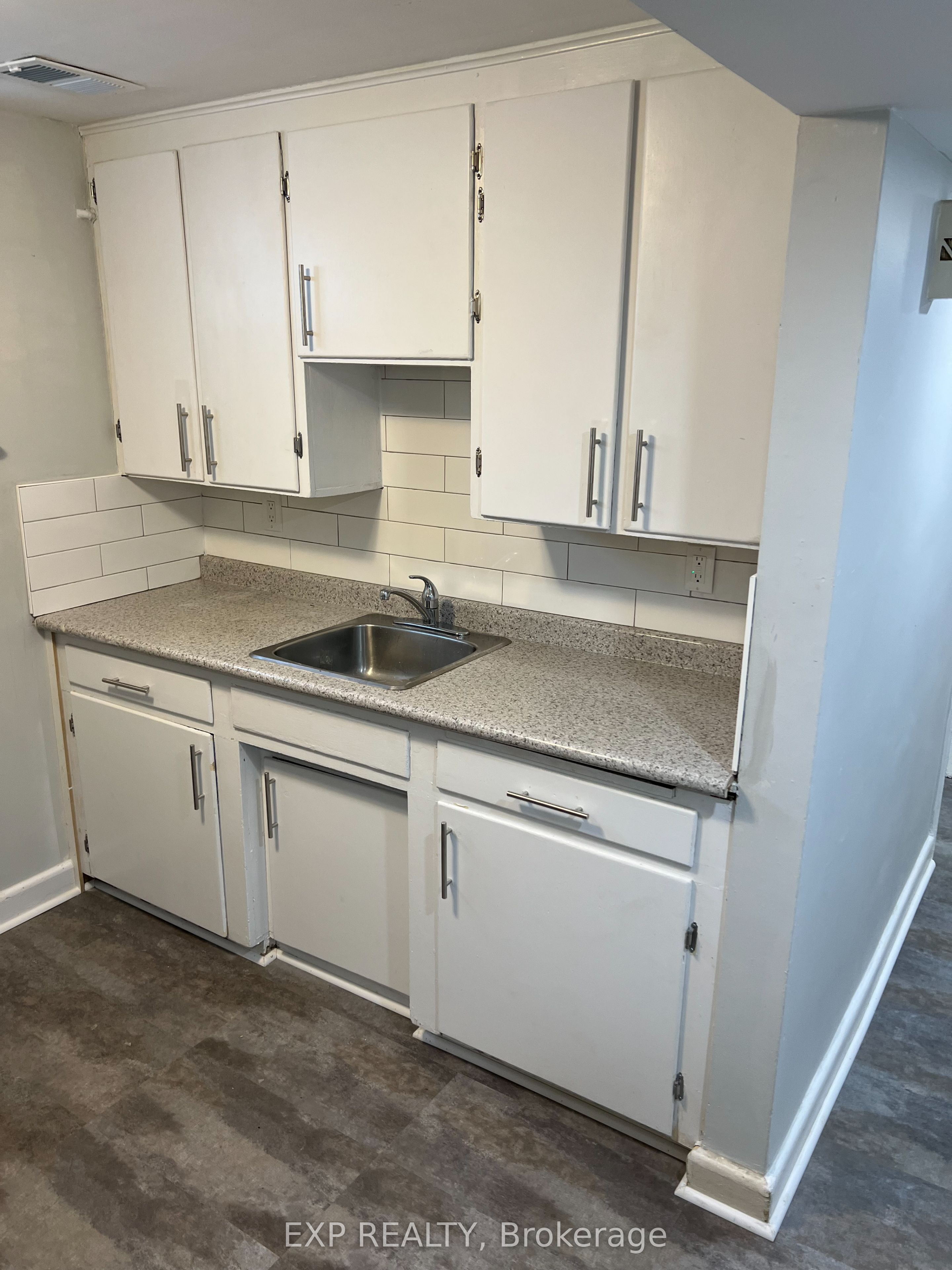 1 Henderson Avenue 5 Property Photo 10