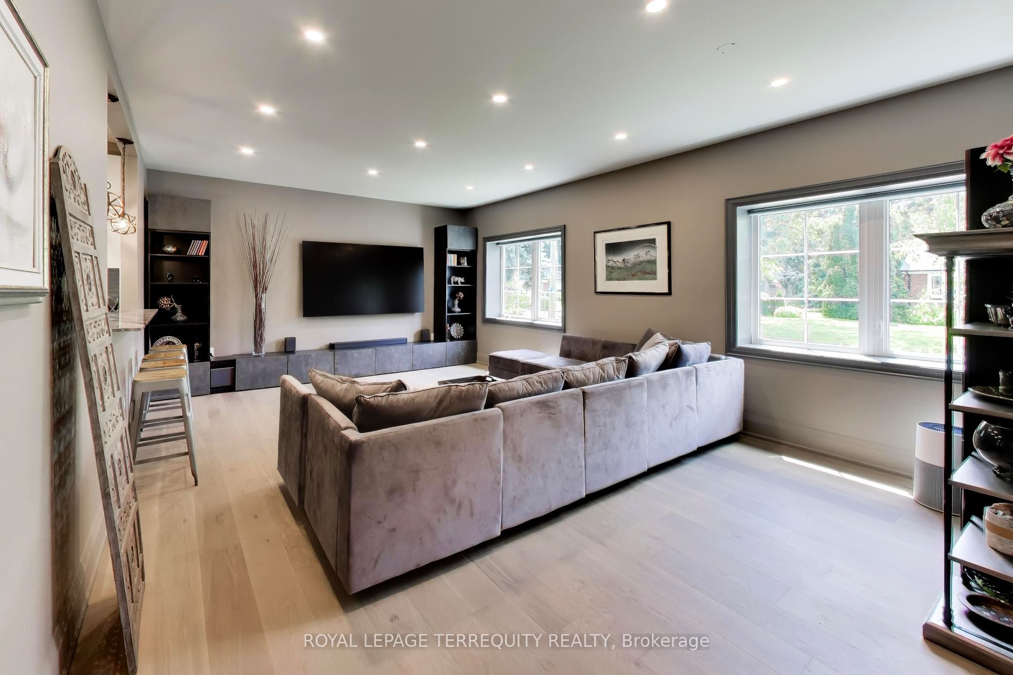 1621 Skyline Drive Property Photo 4