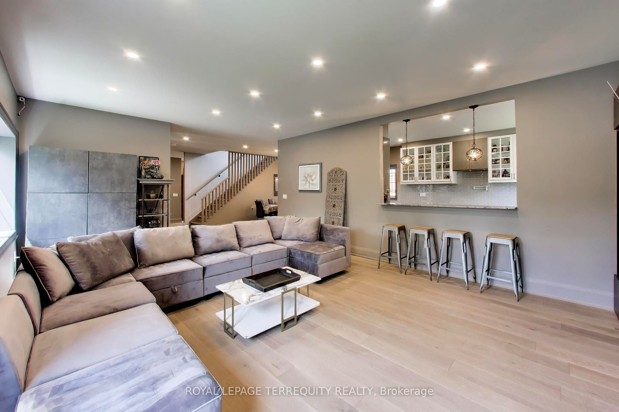 1621 Skyline Drive Property Photo 6