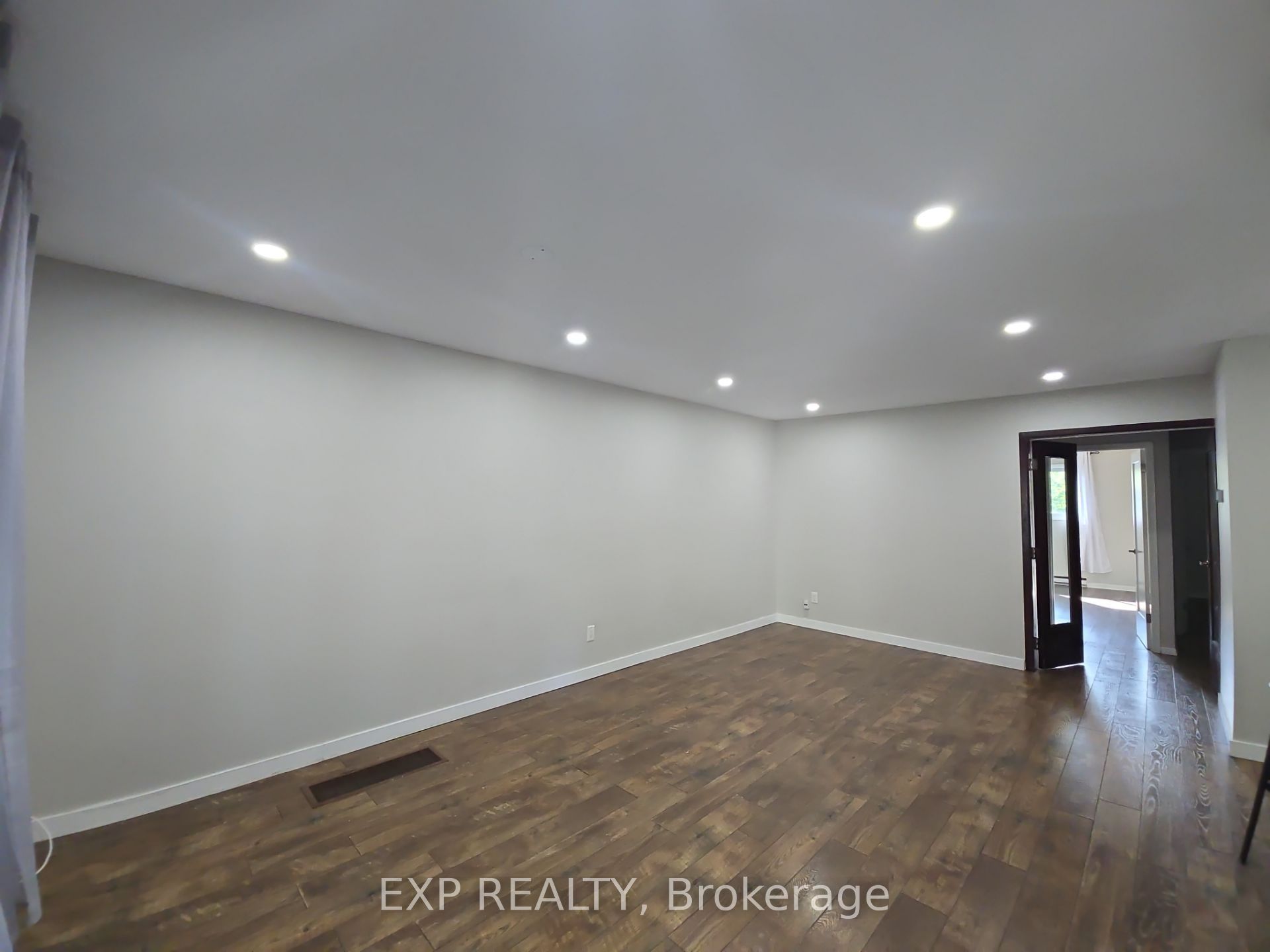 87 Wellington Street E Main Level Property Photo 8