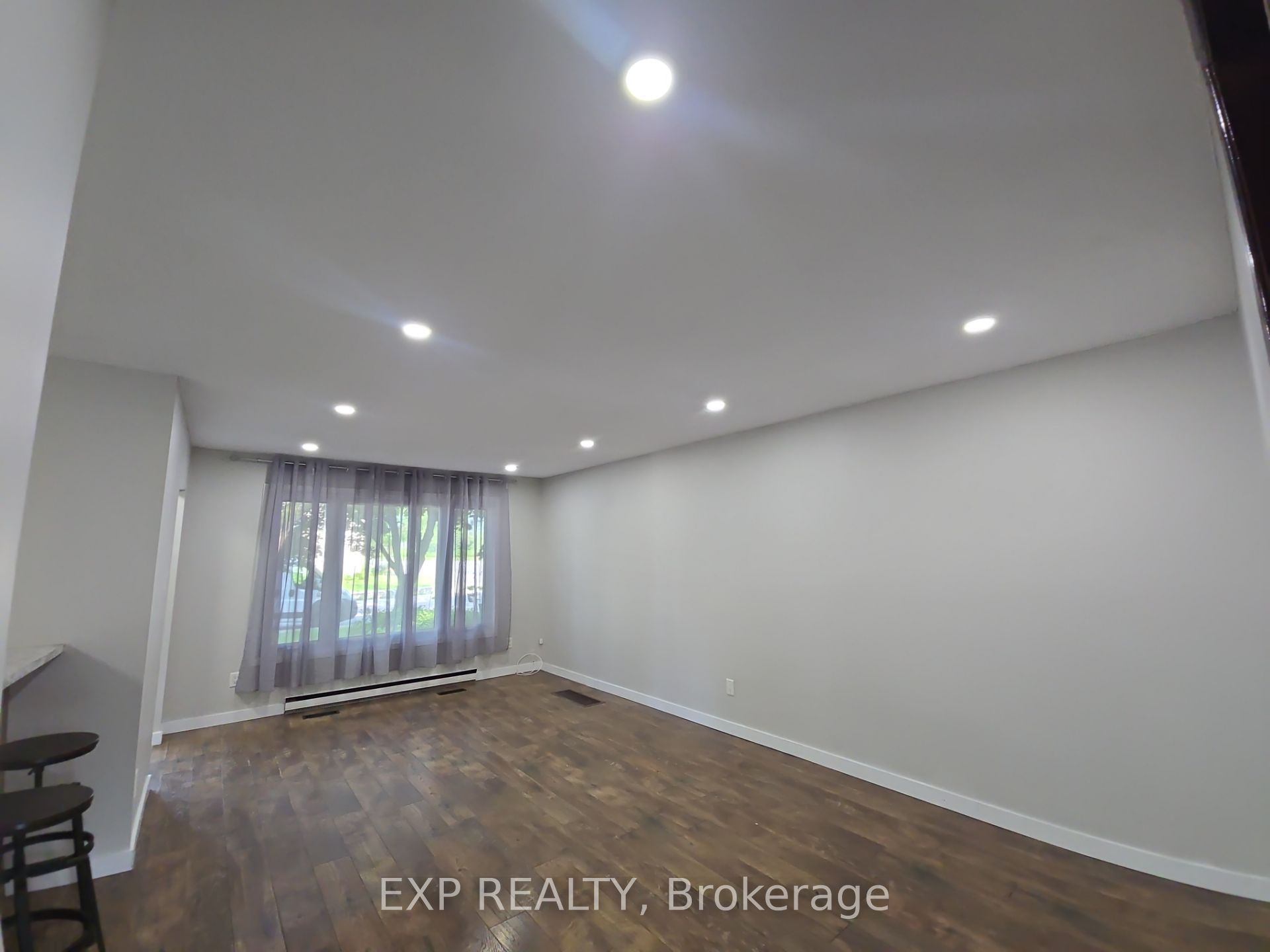 87 Wellington Street E Main Level Property Photo 11