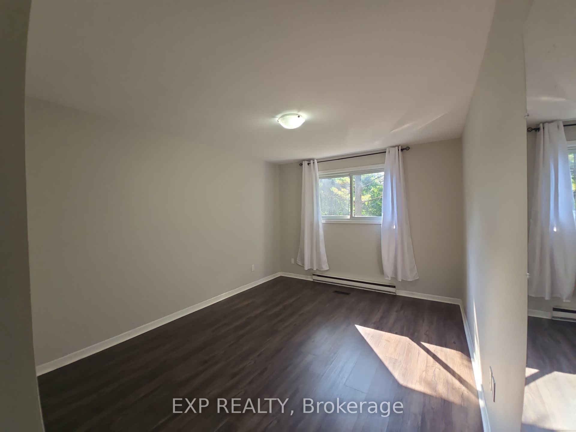 87 Wellington Street E Main Level Property Photo 15