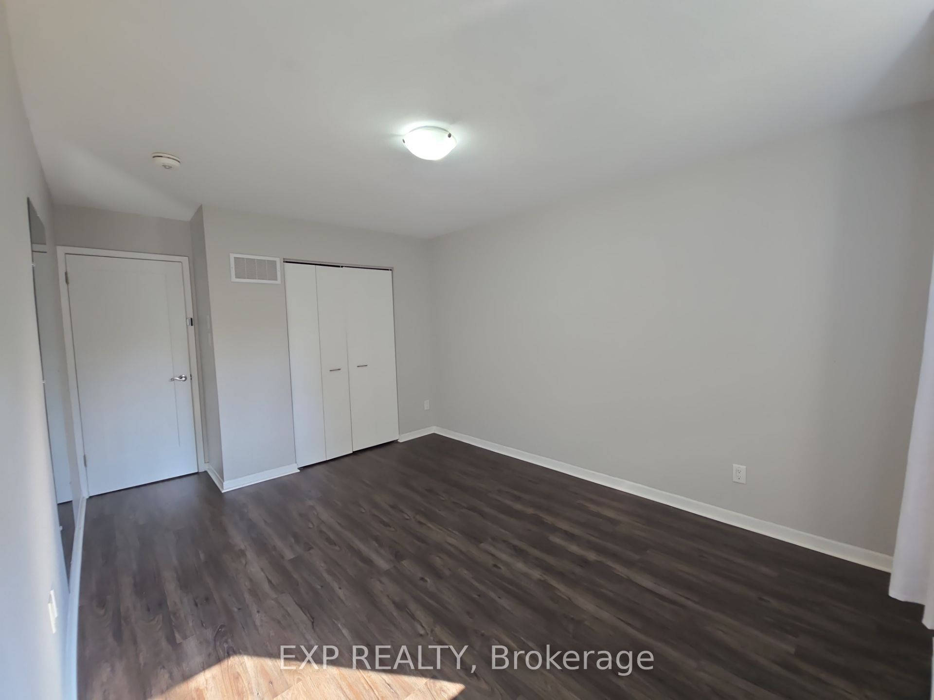87 Wellington Street E Main Level Property Photo 19