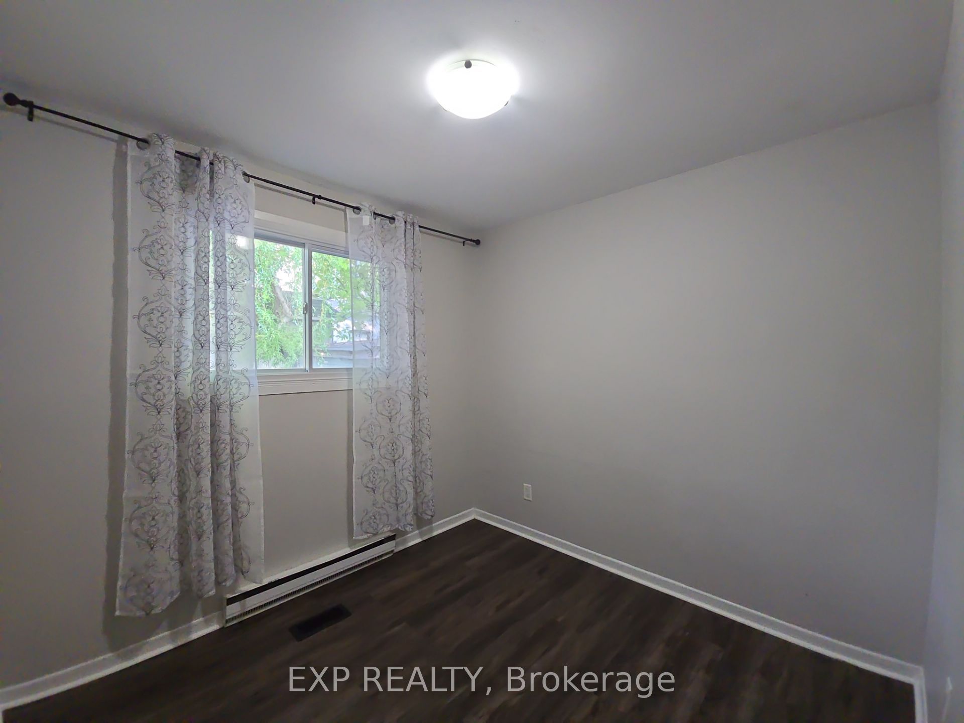 87 Wellington Street E Main Level Property Photo 25