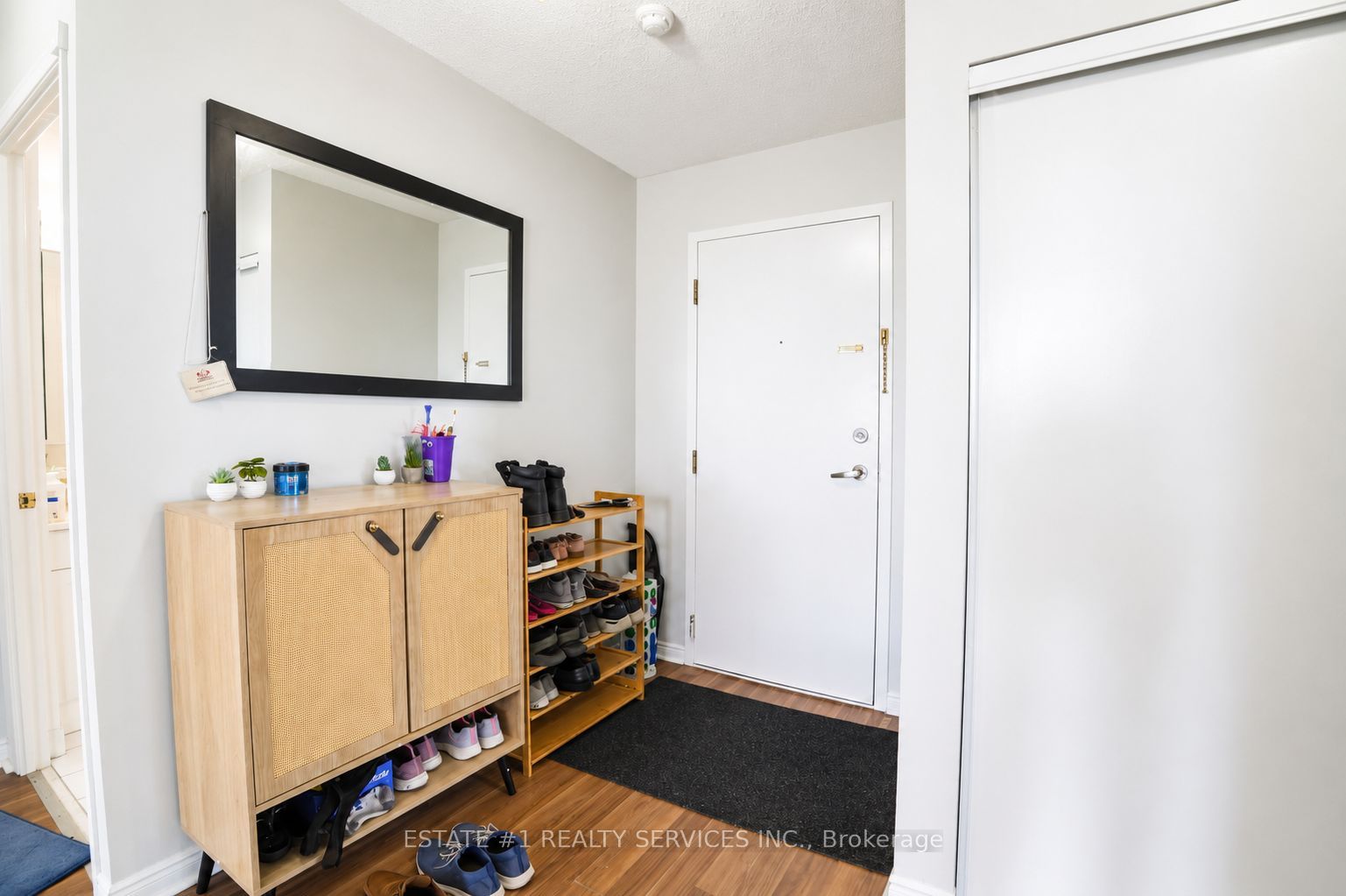 135 Hillcrest Avenue 904 Property Photo 3