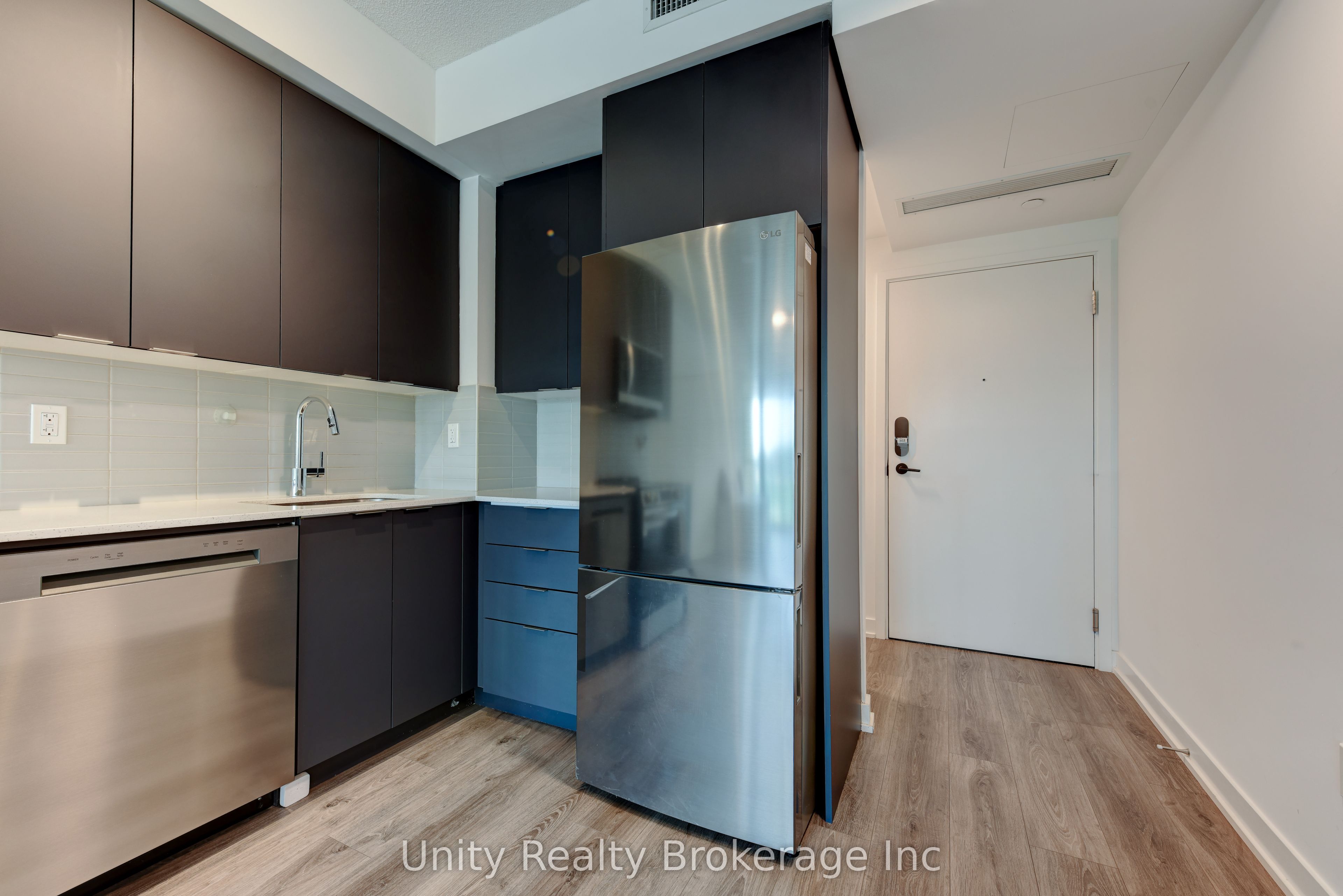 225 Malta Avenue E 302 Property Photo 17