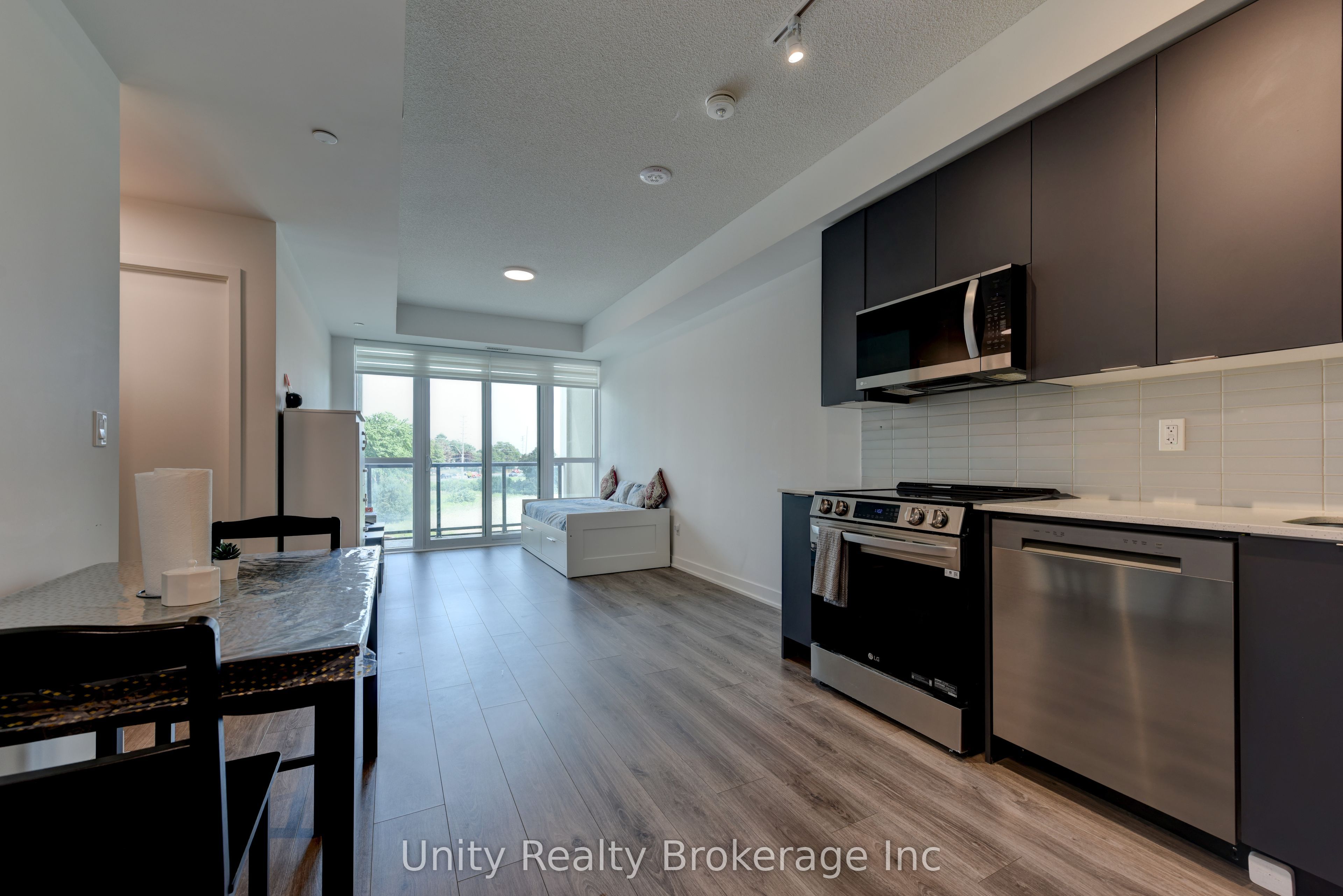 225 Malta Avenue E 302 Property Photo 18