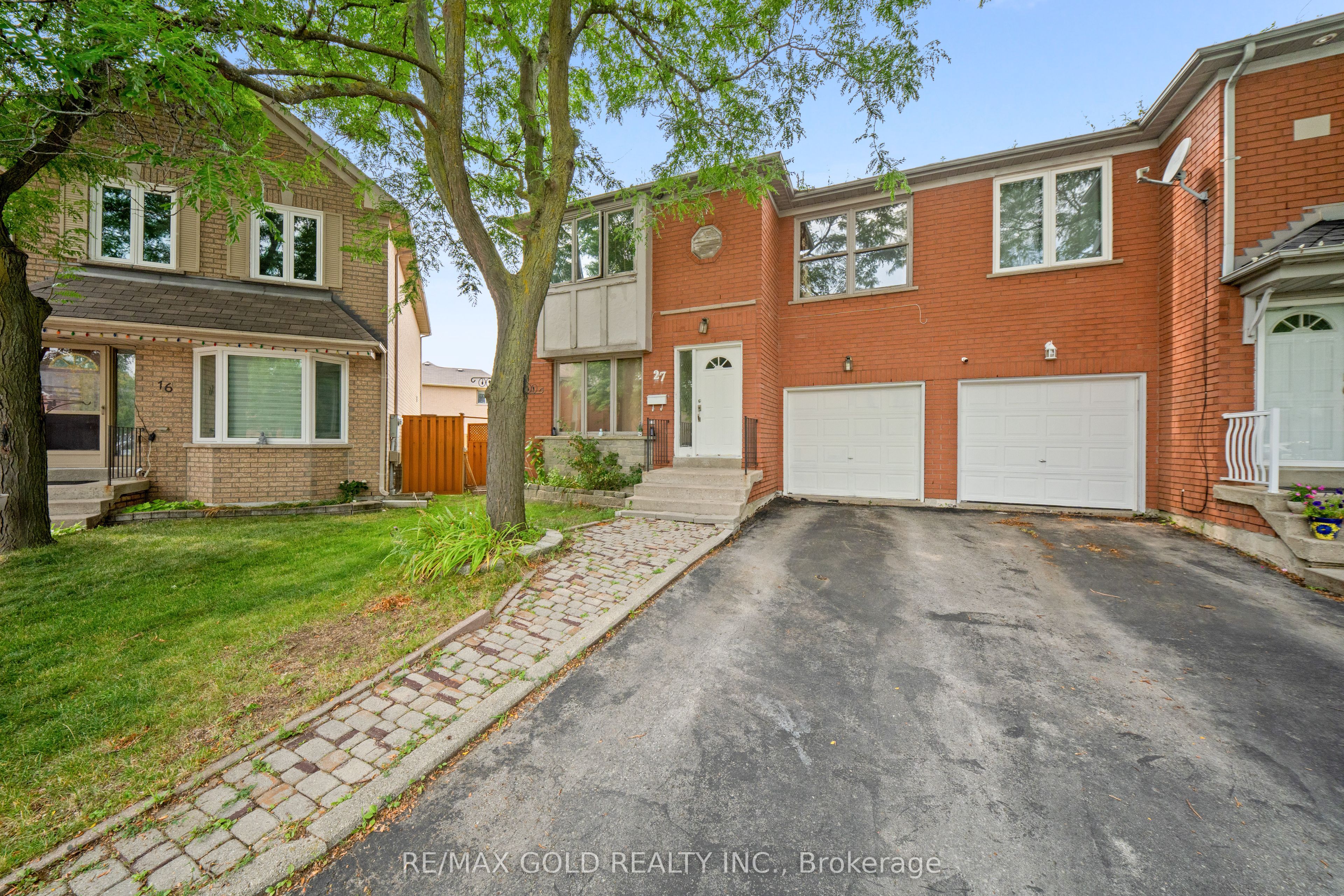 27 Lofty Pines Place Property Photo 4