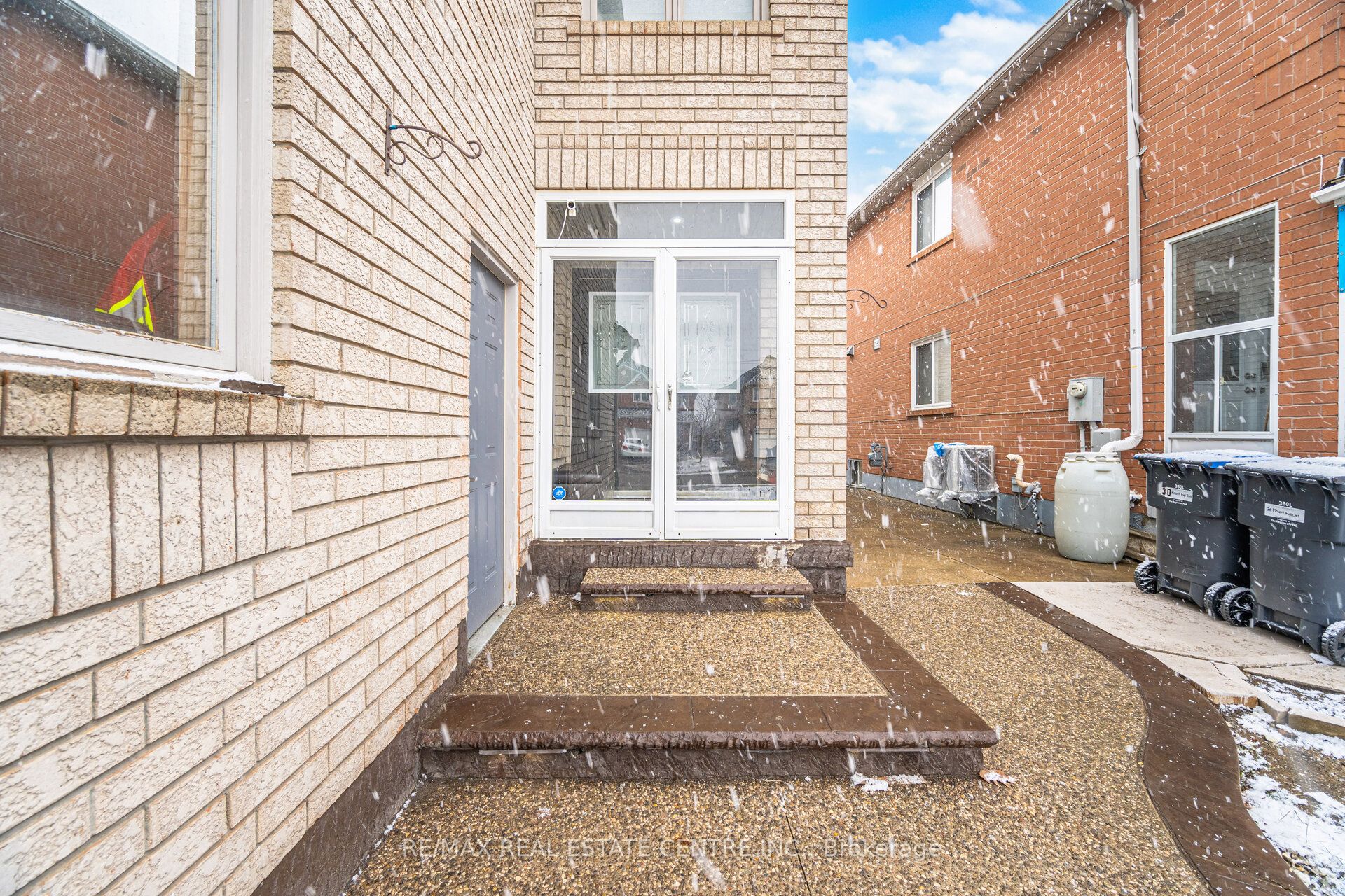 28 Mount Fuji Crescent Property Photo 4