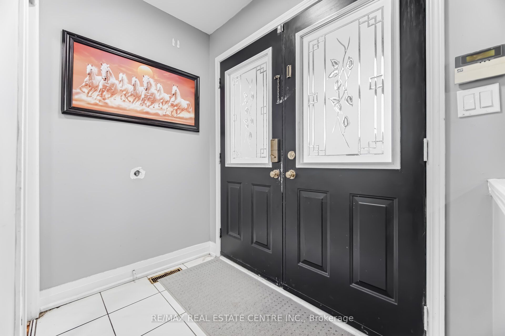 28 Mount Fuji Crescent Property Photo 6