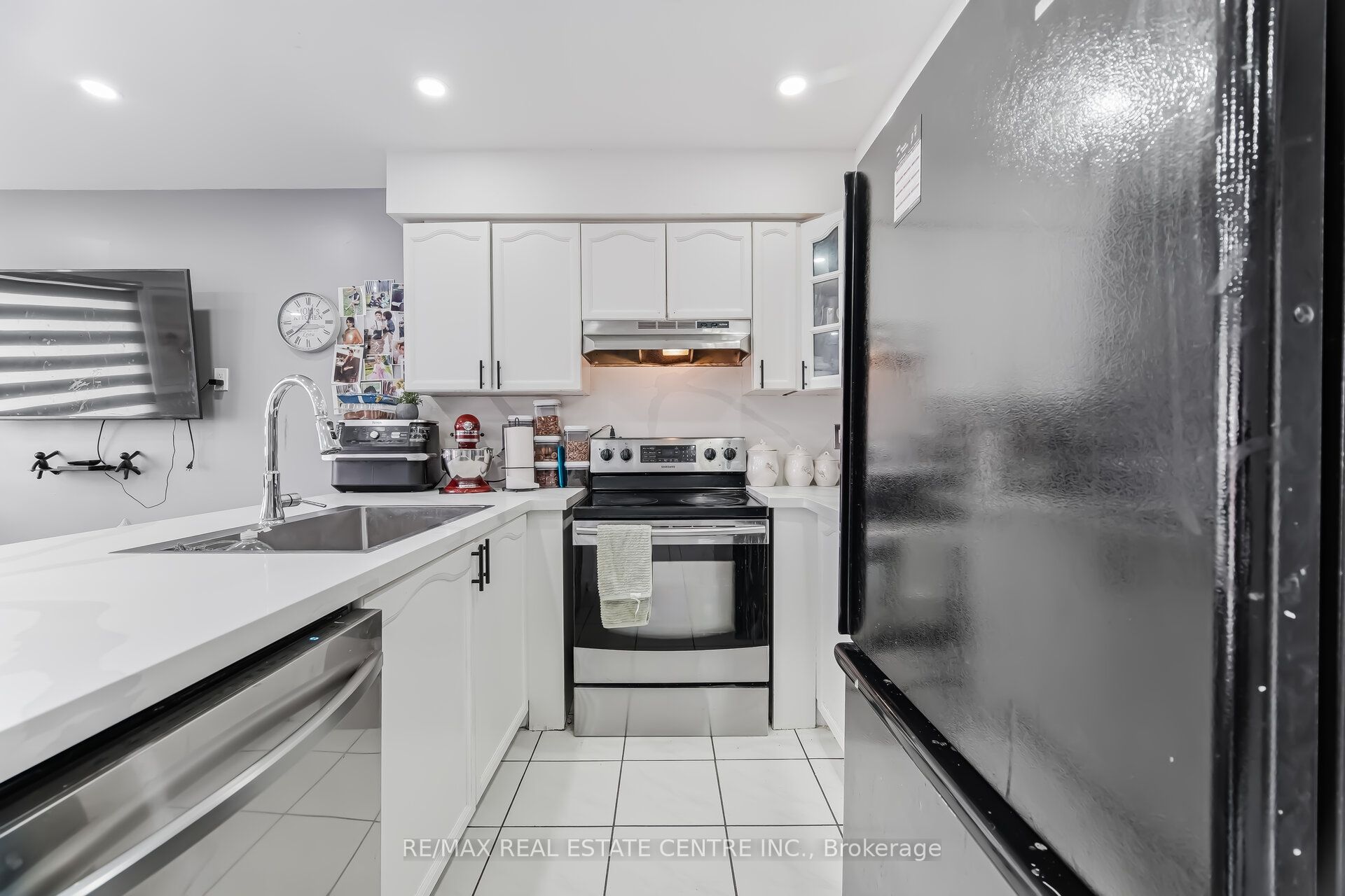 28 Mount Fuji Crescent Property Photo 14