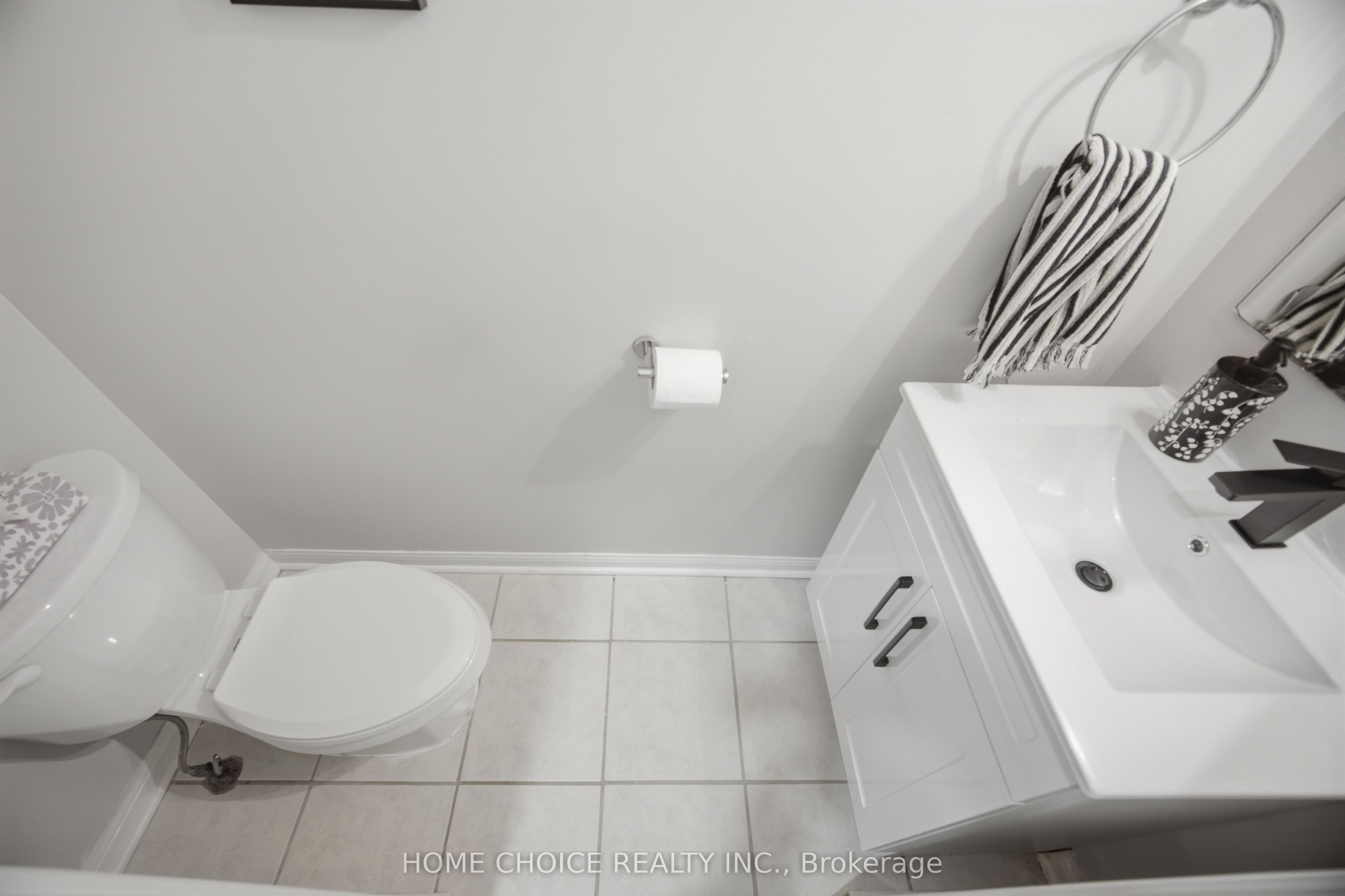 670 Dolby Crescent Property Photo 16