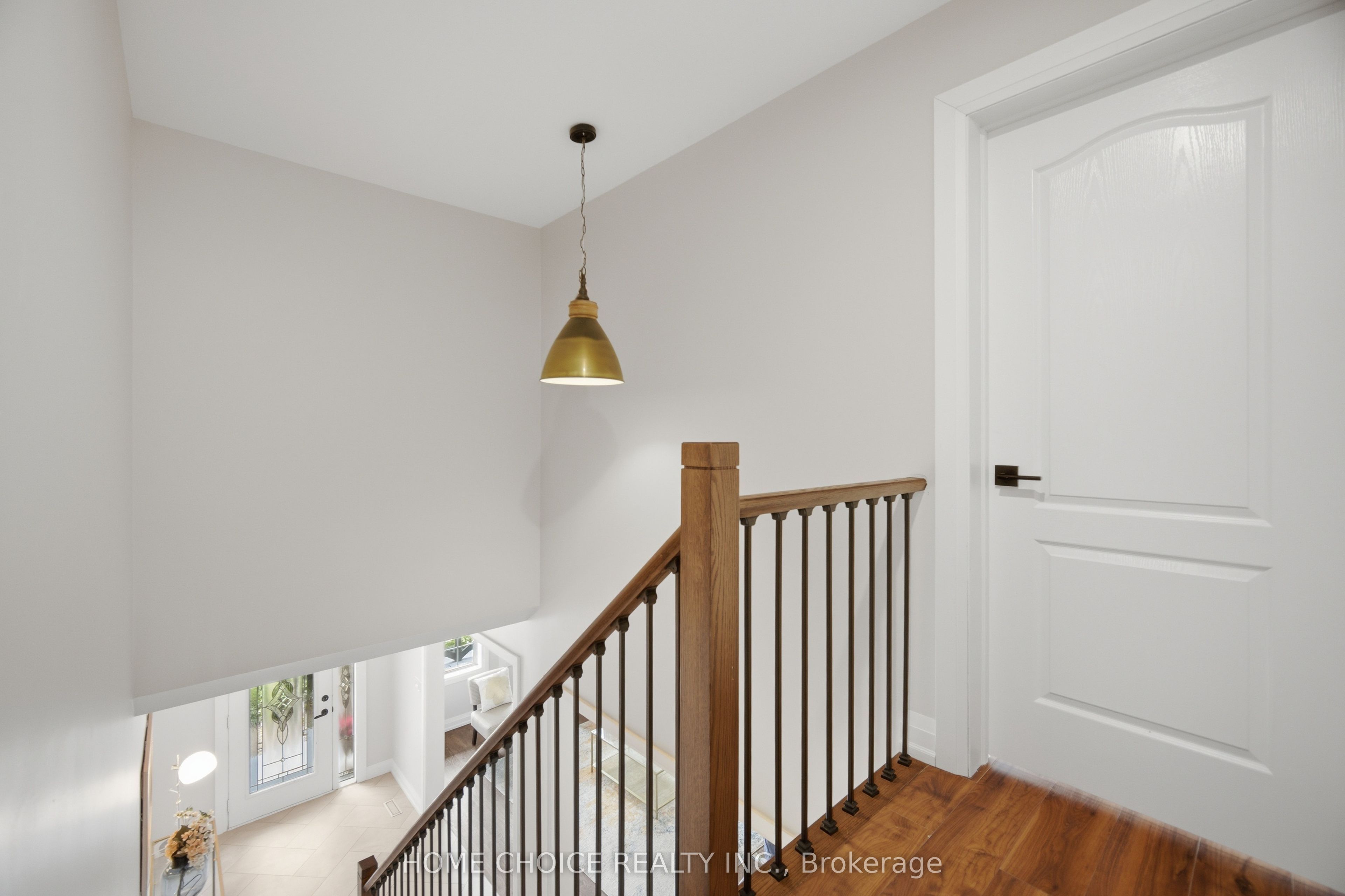 670 Dolby Crescent Property Photo 19