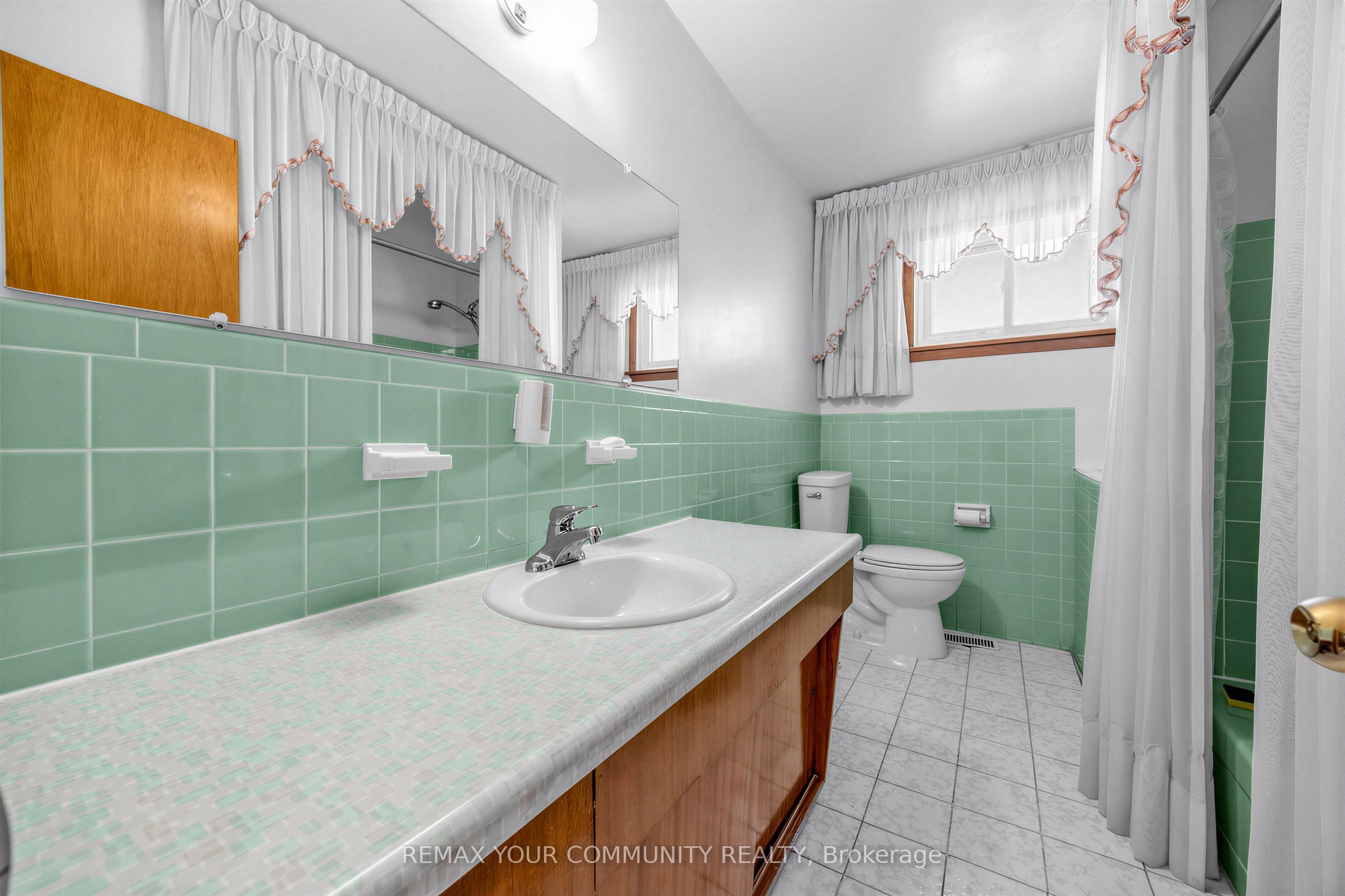 20 Linthurst Avenue Property Photo 23