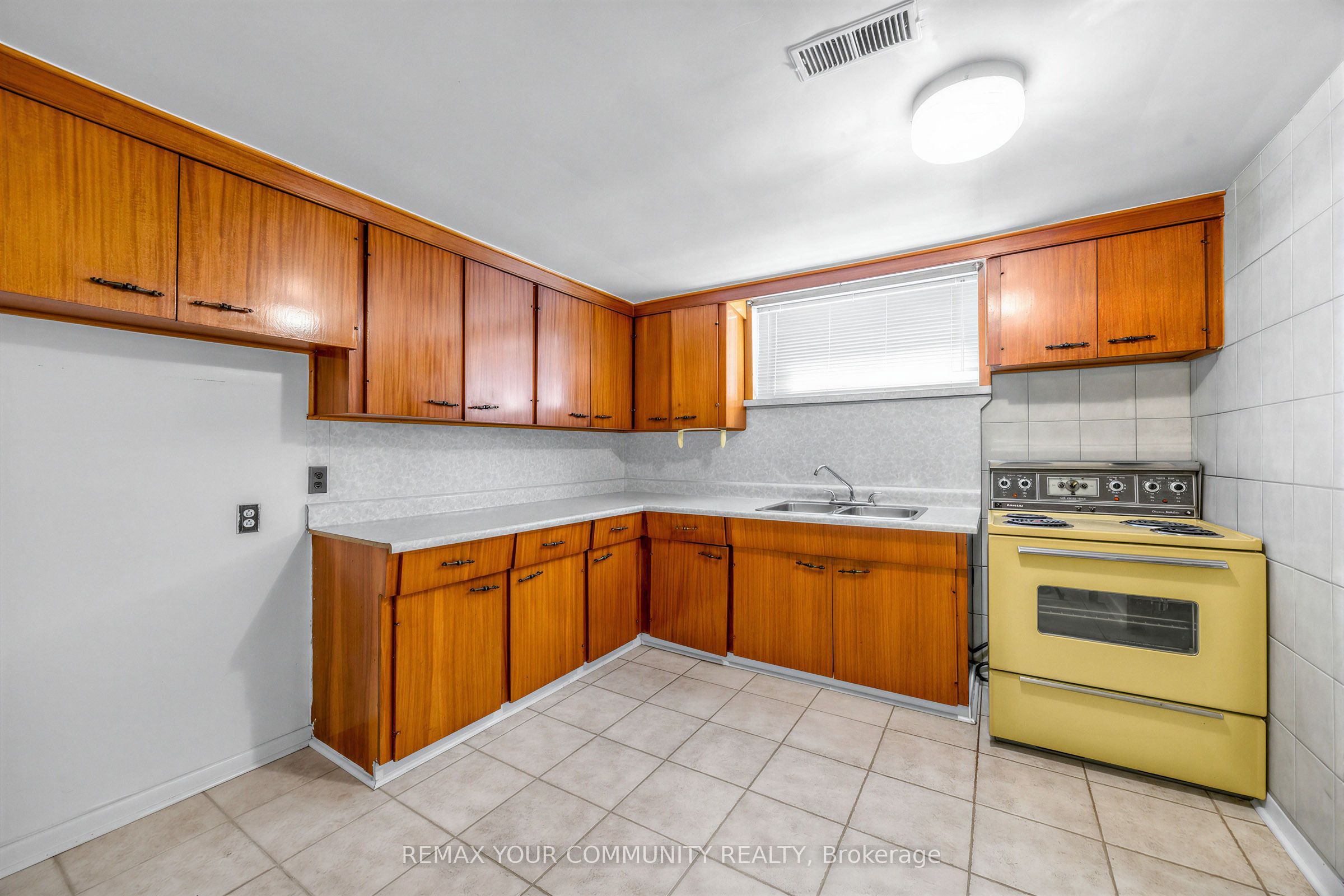 20 Linthurst Avenue Property Photo 29
