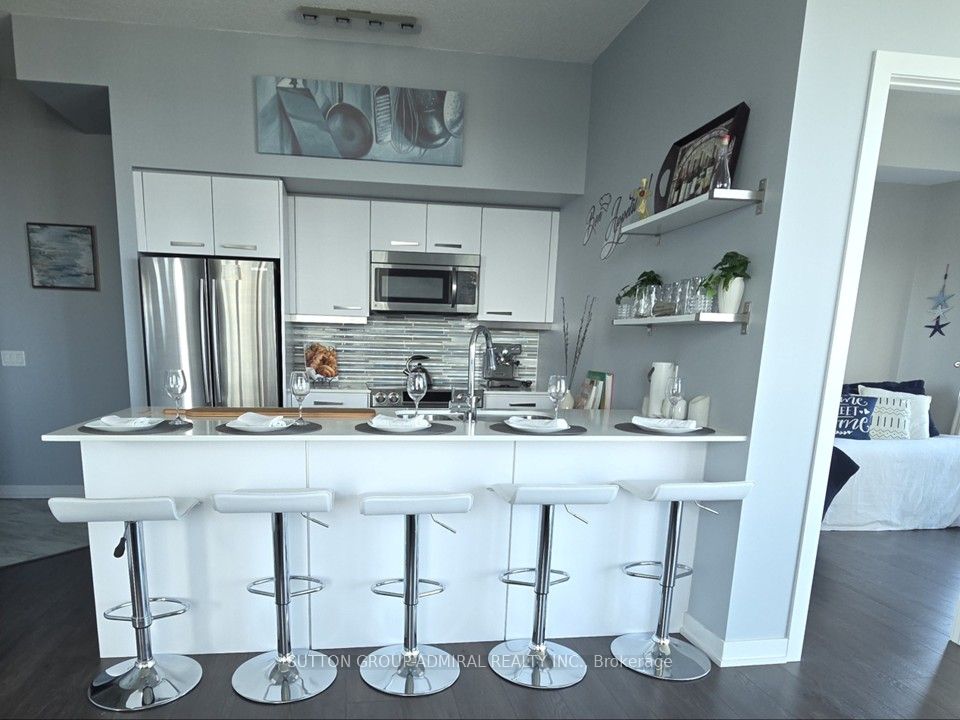 2212 Lake Shore Boulevard W 1803 Property Photo 6