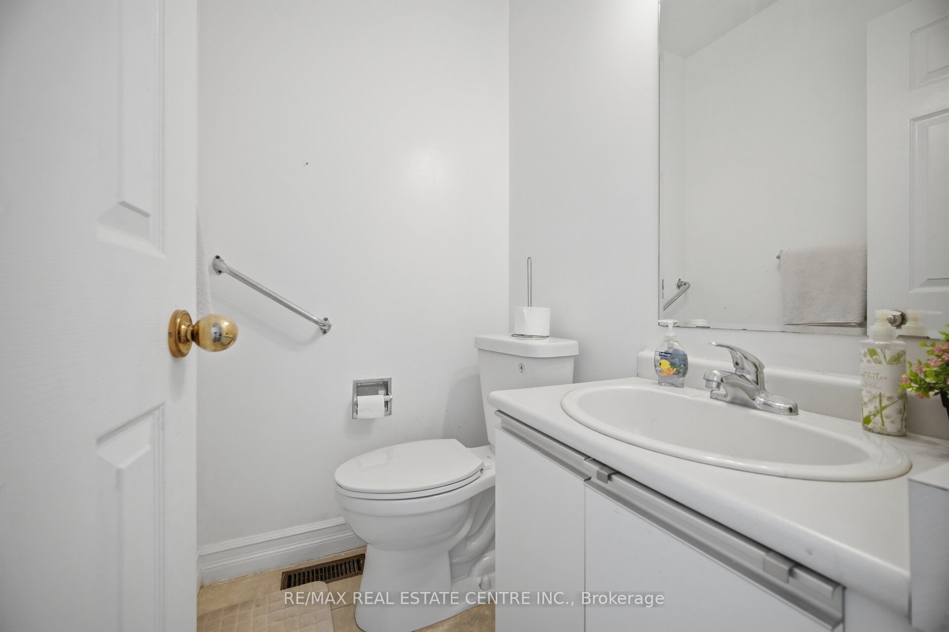 3 Hartnell Square 2 Property Photo 15