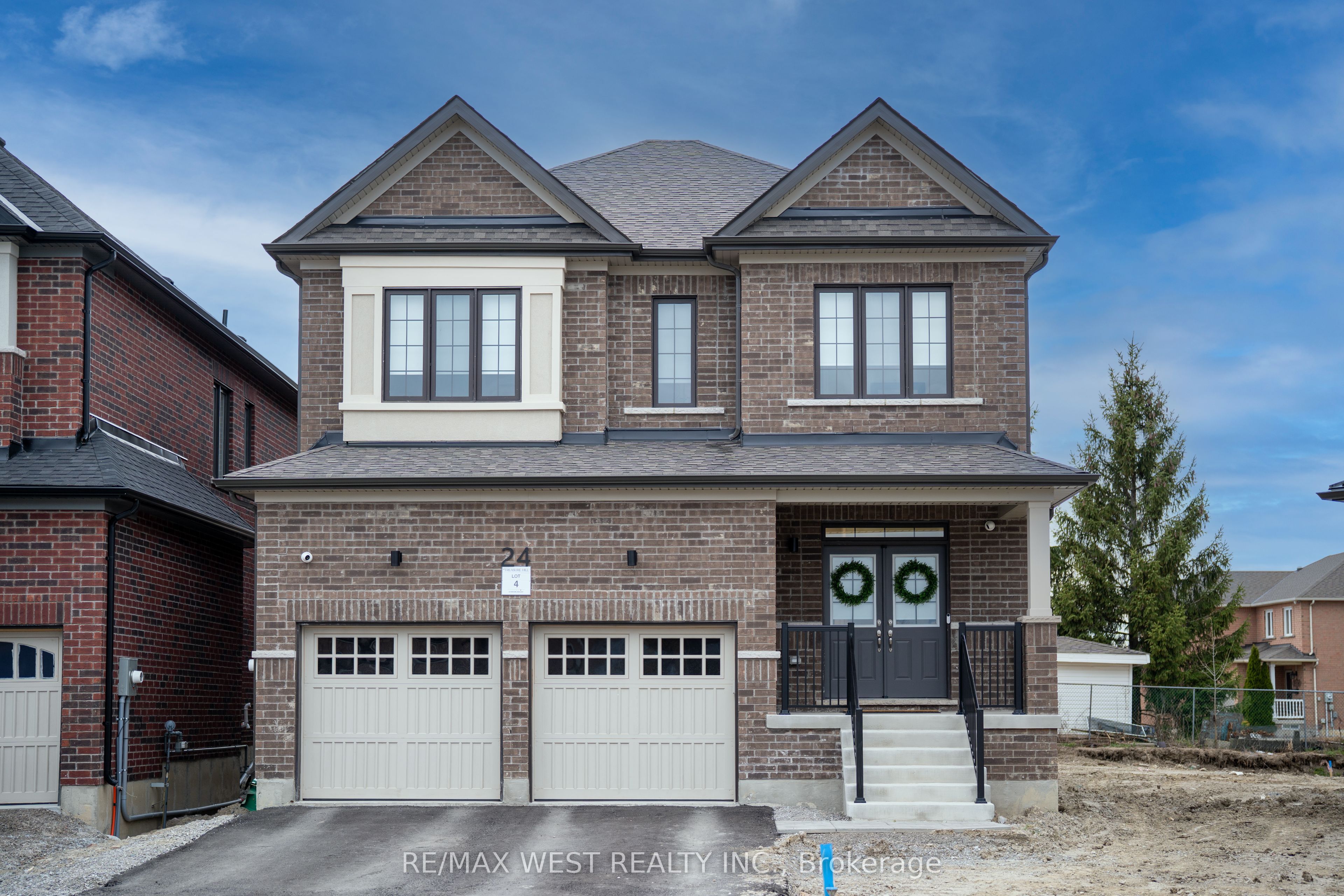 24 Hanton Crescent Property Photo 2