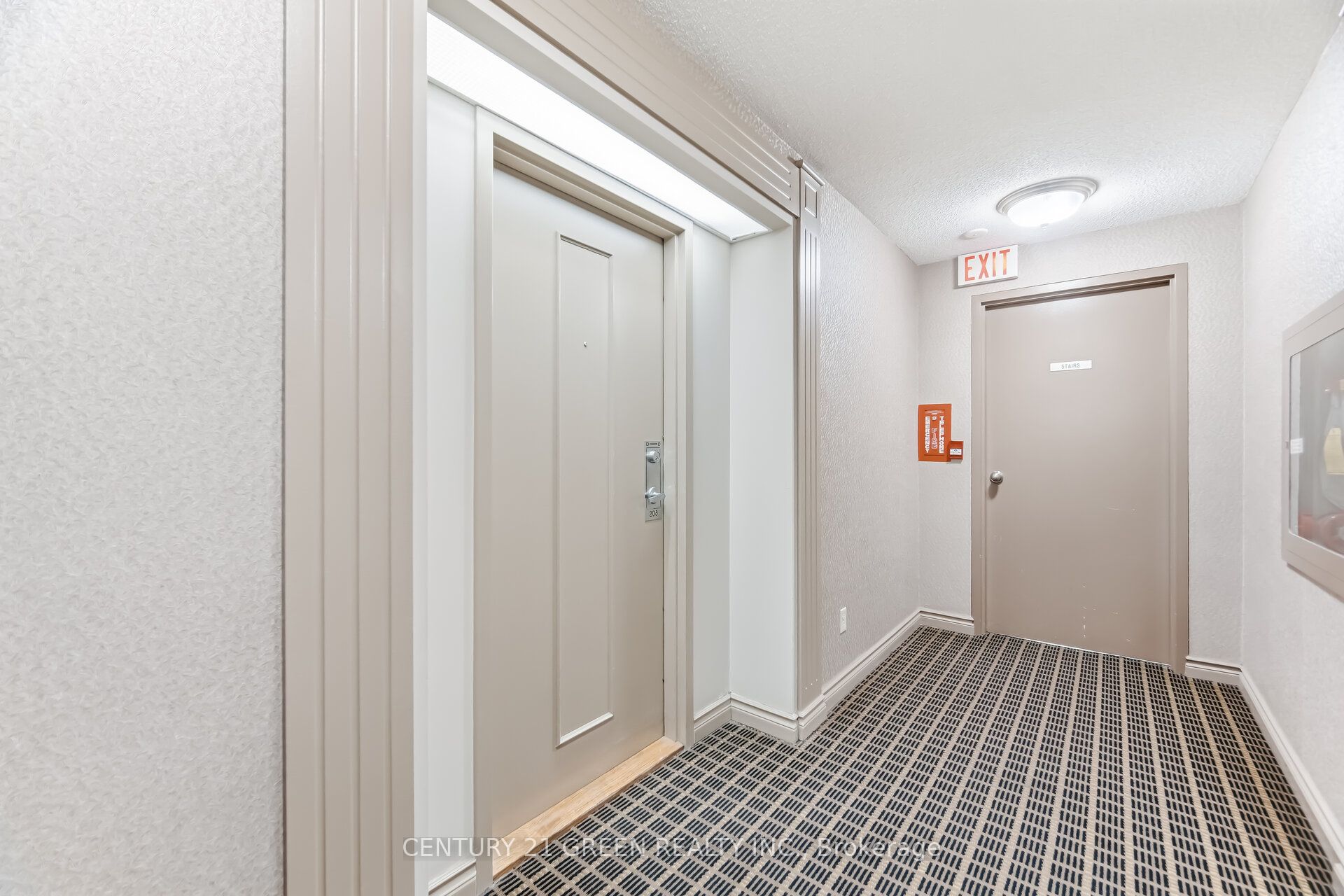 135 Hillcrest Avenue 203 Property Photo 6