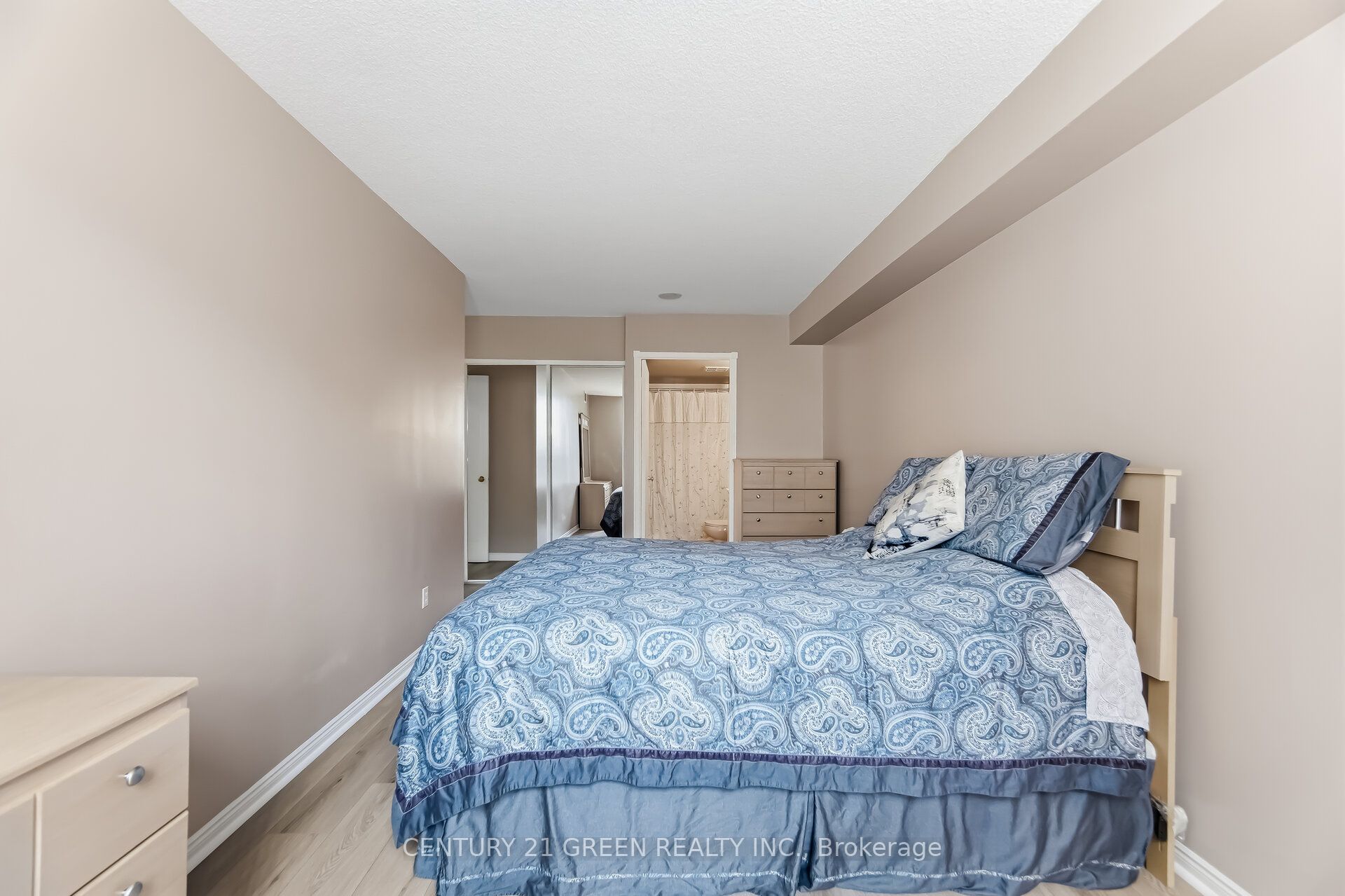 135 Hillcrest Avenue 203 Property Photo 25