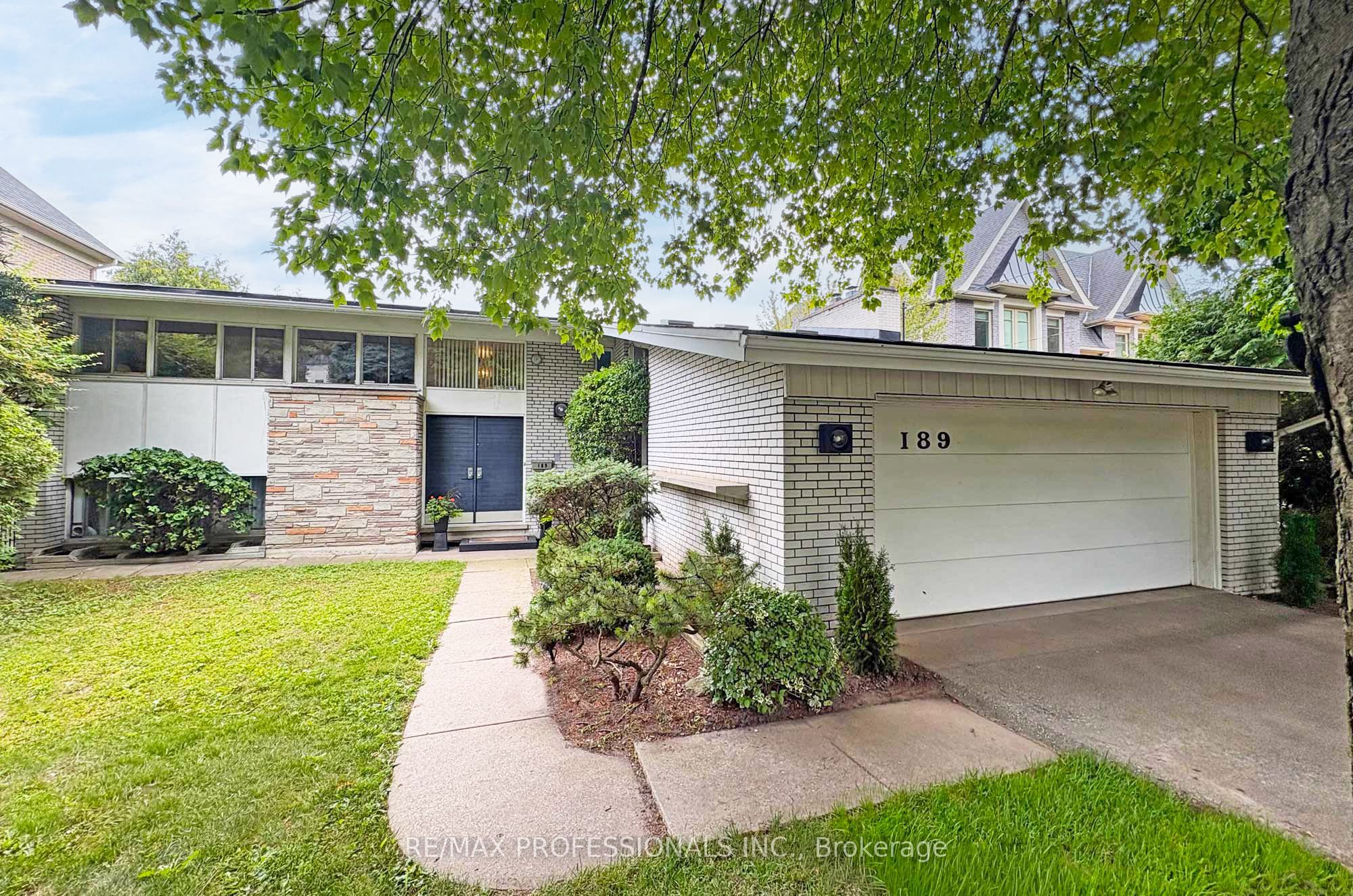 189 Edenbridge Drive Property Photo 1