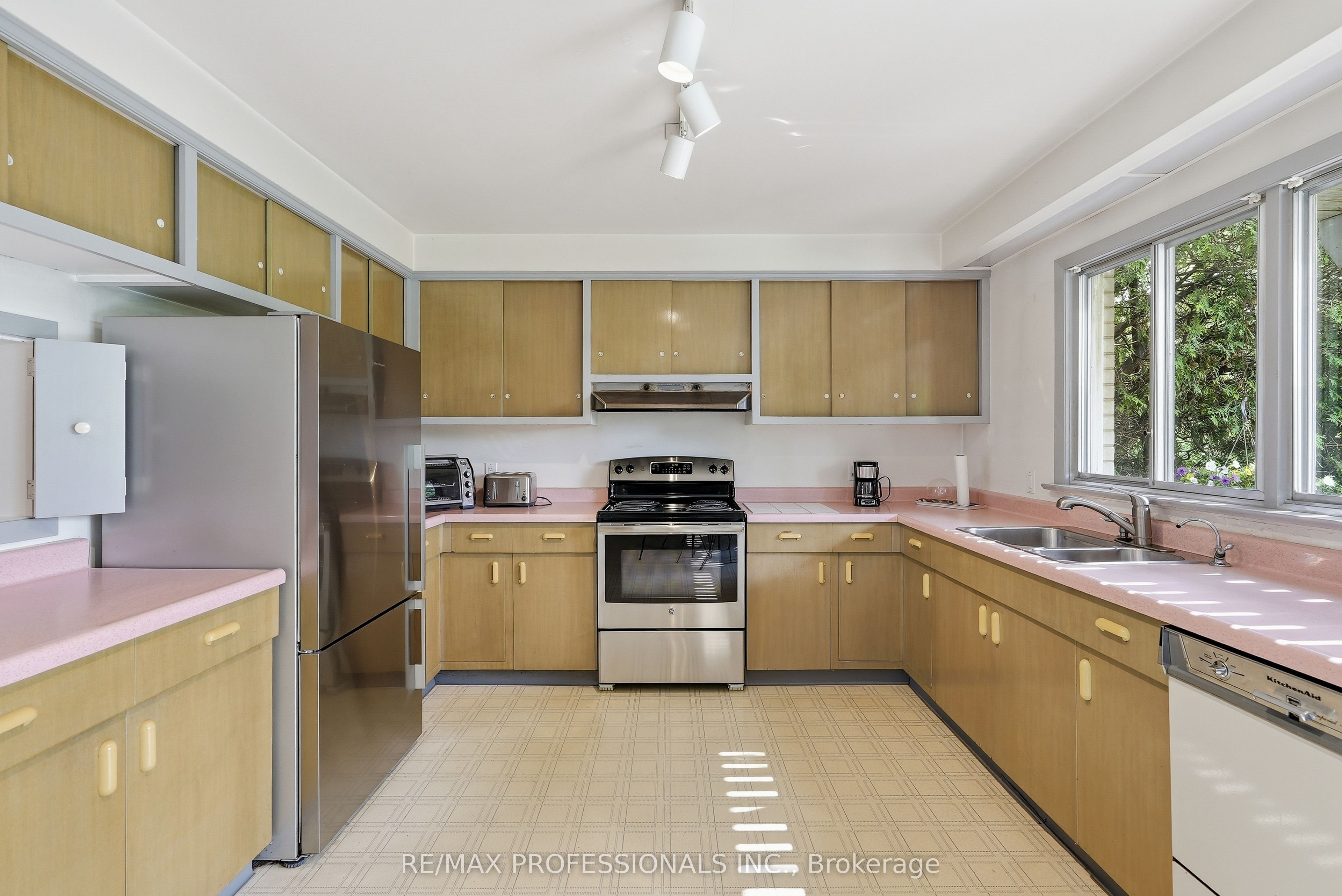 189 Edenbridge Drive Property Photo 11