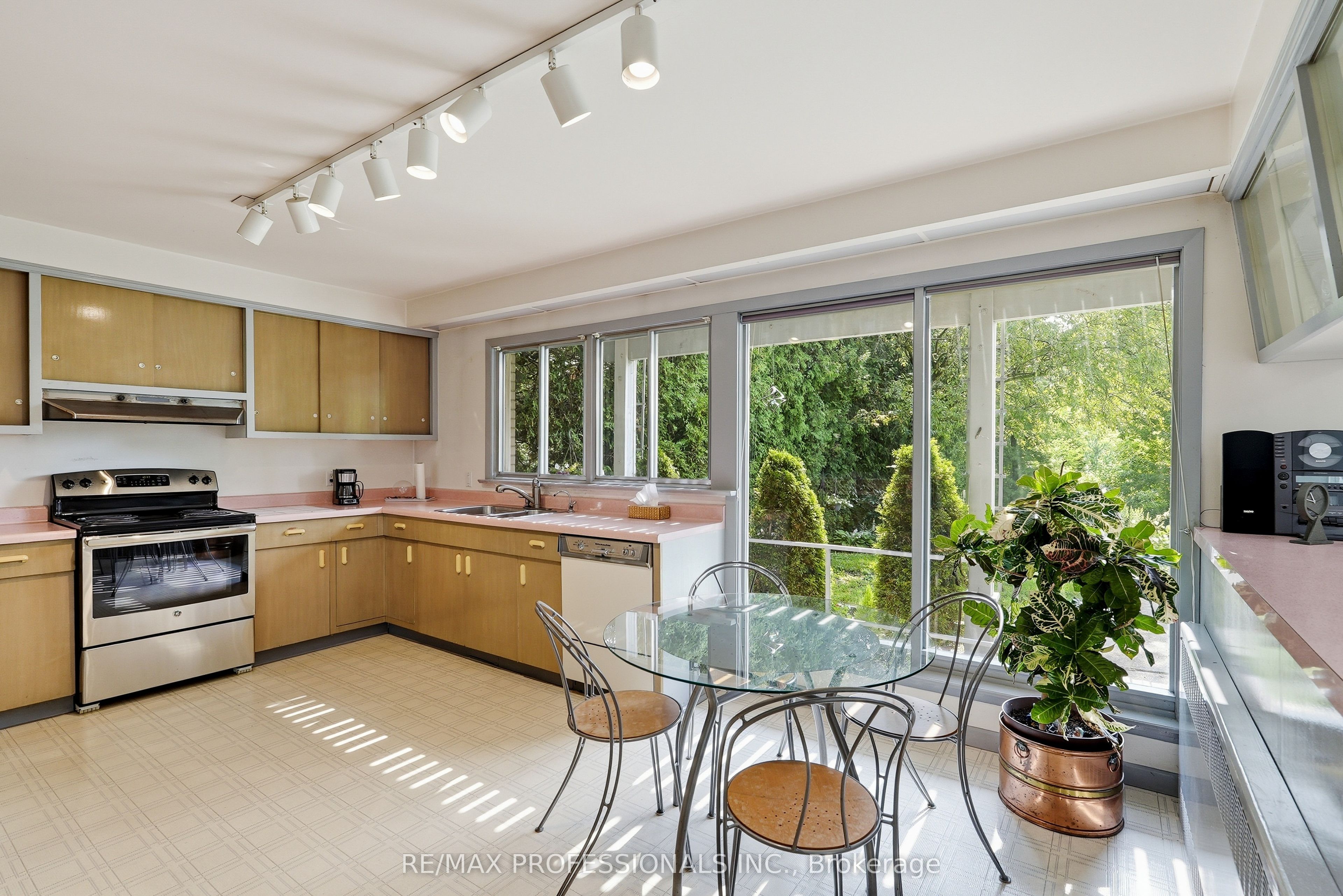 189 Edenbridge Drive Property Photo 12